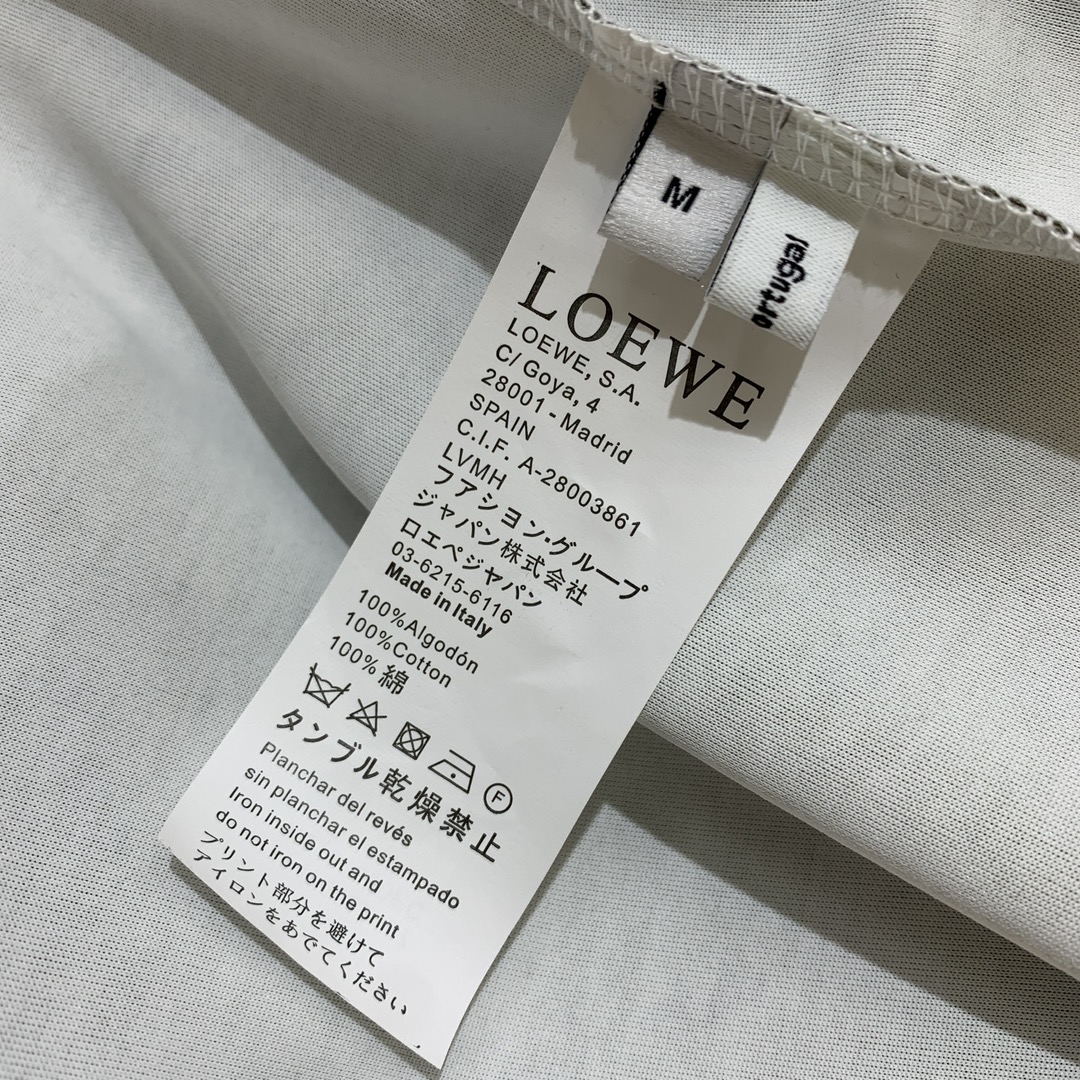 【LOEWE罗意威】💰268💰
2025春夏新款 男女同款❤️高版本！明星杨幂同款大版型tee！男友风卡通动物草丛狗狗印花图案宽松时尚短袖t恤！
𝐒𝐌𝐋 𝐗𝐋（M码：肩宽58，胸围114，袖长19，衣长74）