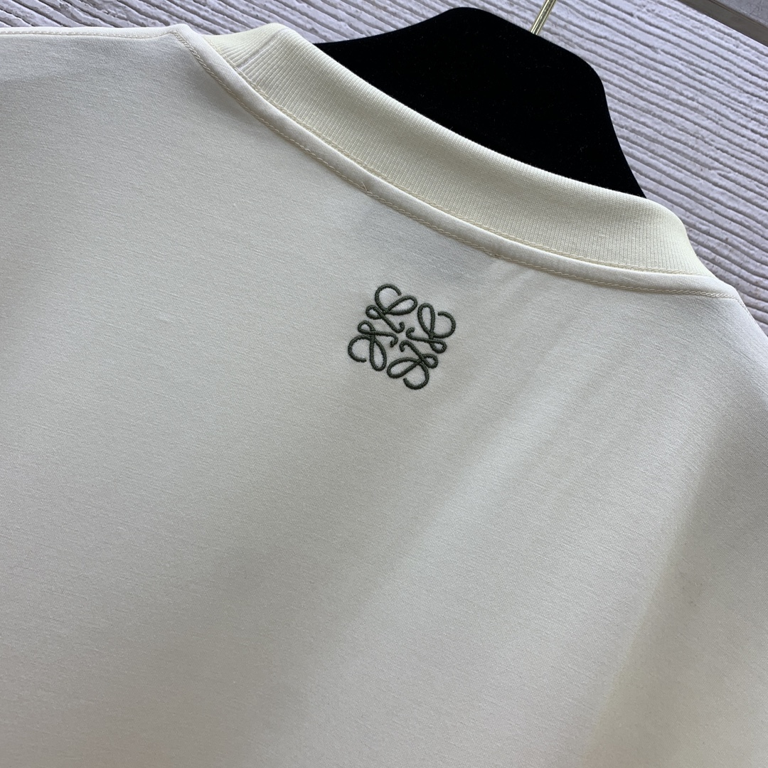 【LOEWE罗意威】💰268💰
2025春夏新款 男女同款❤️高版本！明星杨幂同款大版型tee！男友风卡通动物草丛狗狗印花图案宽松时尚短袖t恤！
𝐒𝐌𝐋 𝐗𝐋（M码：肩宽58，胸围114，袖长19，衣长74）