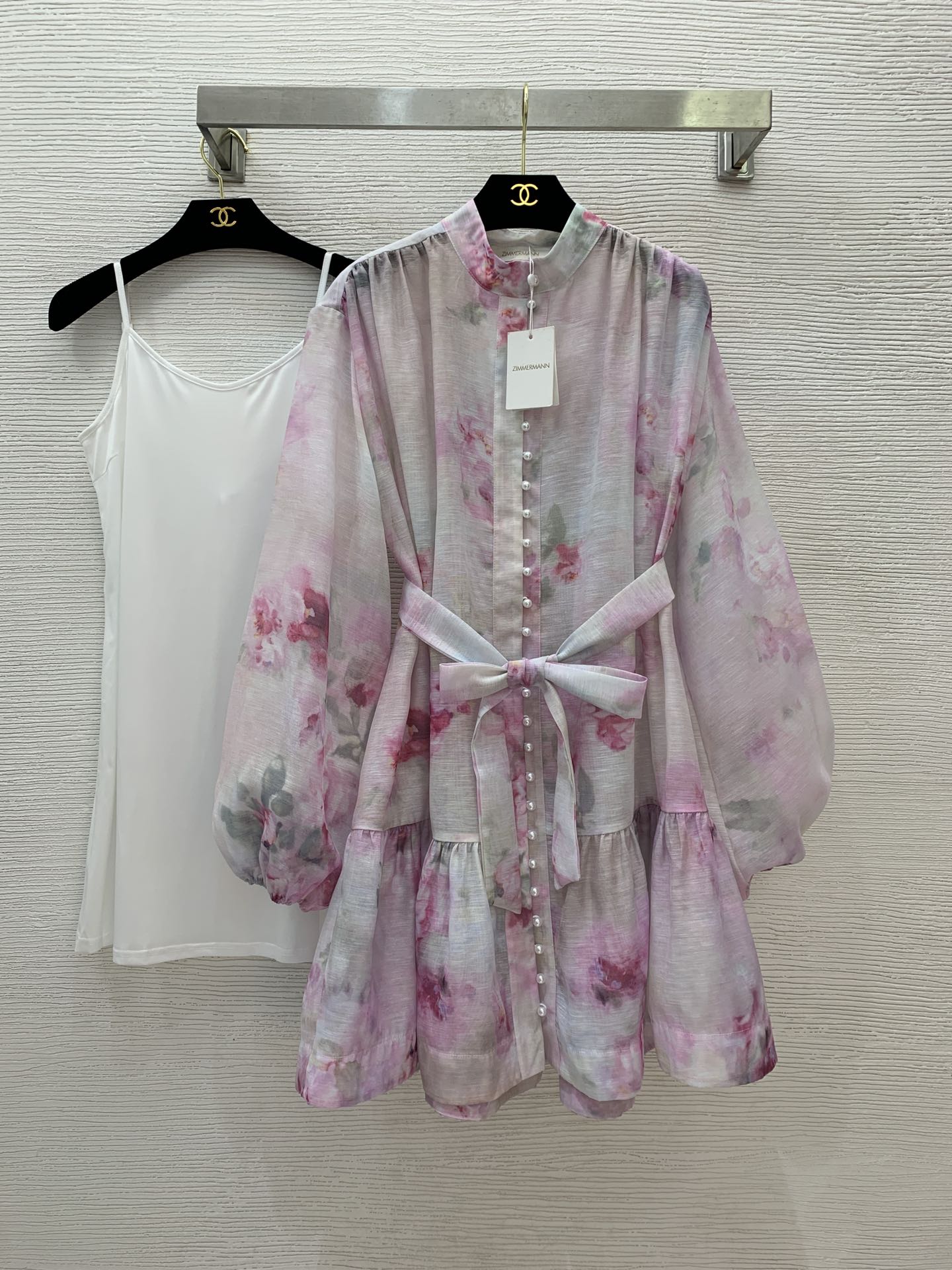 NO:327618,Model number G25031839 ZIMMERMA*N high-end customization of Australian brand, flower smudge printed pearl button button buckle stand collar loose versatile lantern sleeve dress solid color inner and elastic suspender base skirt!  1.2.3.4/SMLXL (2 size inner bust 86, length 69, shoulder straps, shoulder width 46, bust 156, sleeve length 62, clothing length 92), skirts, alexander wang19860909款号G25031839 ZIMMERMA*N兹默曼澳洲品牌高端定制 花朵晕染印花珍珠纽扣系扣门襟立领宽松百搭灯笼袖连衣裙纯色内搭弹力吊带打底裙！1.2.3.4/SMLXL（2码内搭胸围86,长度69不含肩带,肩宽46,胸围156,袖长62,衣长92）,,skirts,alexander wang,Women's clothing