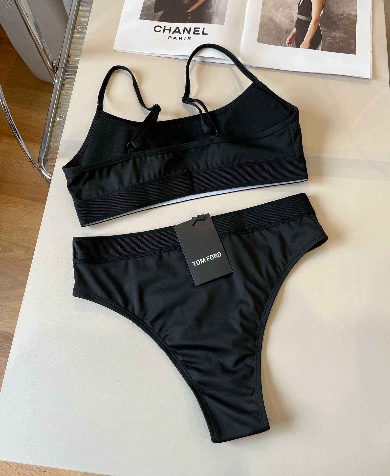 Tom Ford’s New Bikini Medium Suit with Cuckoo Vests and Triangulation Underpants Swimwear - 图片 7