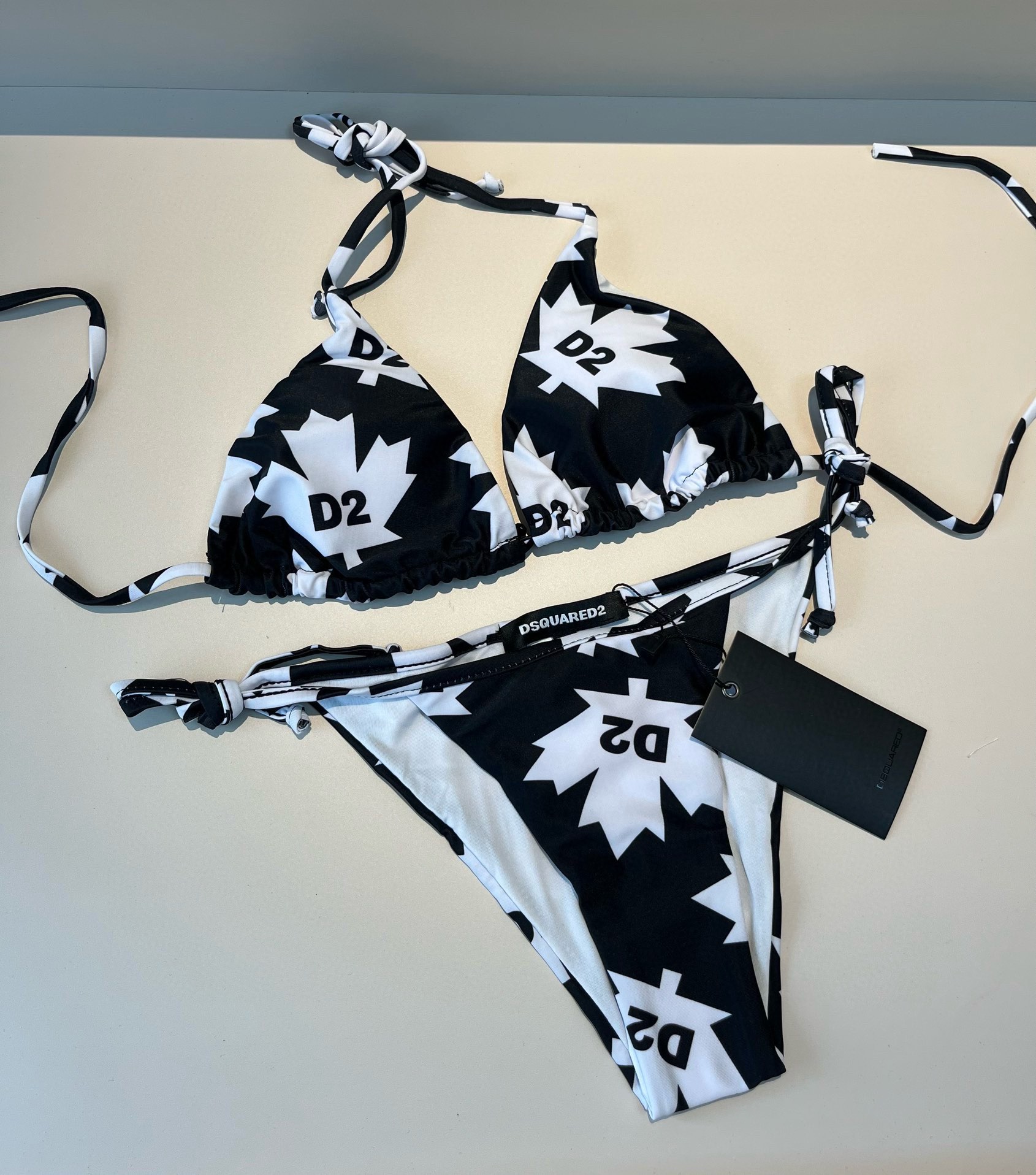 NO:304011,D2 trendy brand new bikini, S M L XL swimsuits, swimsuits, swimsuits, bikinis19860909D2潮牌新款比基尼,S M L XL泳衣泳裤比基尼,泳衣，泳裤，比基尼,swimsuits,bikinis,accessory