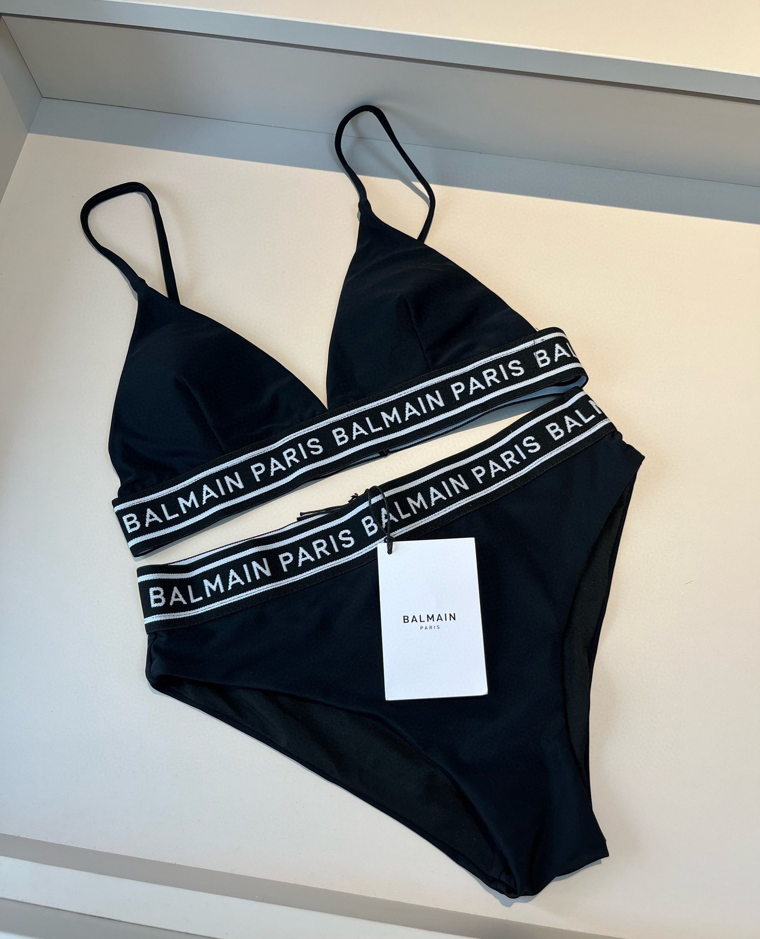 NO:303998,Trendy brand bikini swimsuit, super good upper body!  It is released simultaneously in major counters, and it naturally presents a sense of fashion!  Very age-reducing and youthful. S M L XL swimsuits, swimsuits, bikinis, swimsuits, swimsuits, bikinis19860909潮牌比基尼泳衣,上身超级棒！同步各大专柜发售,自然而然呈现时尚感！十分减龄,具有年轻活力. 码数S M L XL泳衣泳裤比基尼,泳衣，泳裤，比基尼,swimsuits,bikinis,accessory