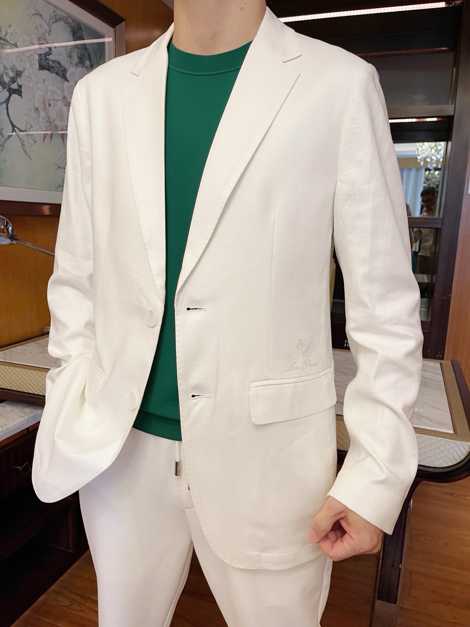 NO:129145,LP-2025 popular linen single western jacket, high-quality linen fabric, extremely strong texture, simple and atmospheric design, very good-looking slim fit style, fashion index soars, excellent upper body size: 48-56 (model 173/130 wears 48, with Hong Kong Lane Crawford gift box packaging),,loro piano, jackets & coats,alexander wang19860909LP-2025爆款亚麻单西外套 高品质亚麻面料 质感极强 简约大气设计 非常好看的修身版型 时尚指数飙升 上身超赞 码数:48-56(模特173/130穿48,配香港连卡佛礼盒包装),,loro piana,jackets & coats,alexander wang,Men's clothing