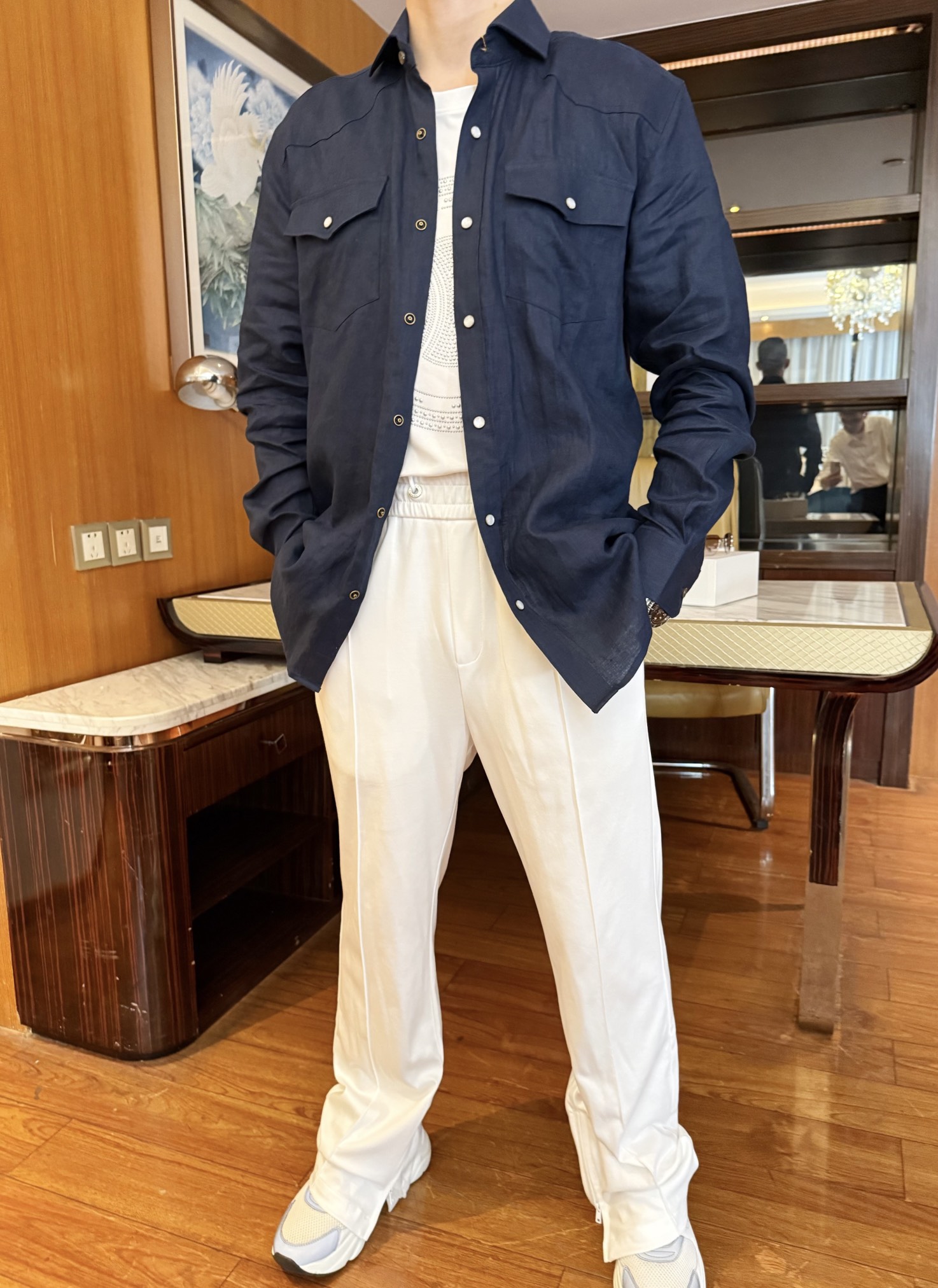 NO:129148,LP--2025 counter latest hot shirts are shipped, hot-selling items in European and American counters!  Selected imported cotton and linen fabrics from Italy, the simple and atmospheric design shows the charm. There is no need to say more about the effect of the upper body. The number of codes is 48-56 (model 173/130 wears 48, with Hong Kong Lane Crawford gift box packaging), loro piano, alexander wang19860909LP--2025专柜最新爆款衬衣出货 欧美专柜热销单品！精选意大利进口棉麻面料,简约大气的设计相当彰显韵味 上身效果不用多说.码数48-56（模特173/130穿48,配香港连卡佛礼盒包装）,,loro piana,alexander wang,Men's clothing