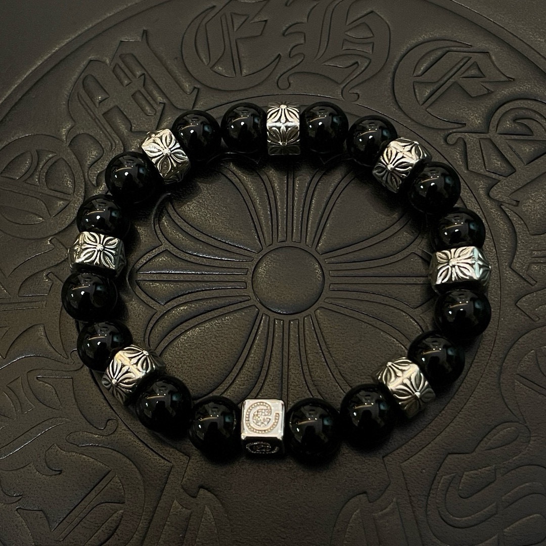NO:107591,New [Counter Quality] Chrome Hearts Croxin Classic Black Agate Beads * Retro Multi-Element Bracelet The pattern design styles with different concave and convex shapes are unique. Cross Scouts are the logo of Croxin, so they last longer. The authentic version of Chrome Hearts Croxin necklace is the ordinary light version of the market. The quality is benchmarked against the quality of the text and the details of the retro old gray oxygen level. Seiko version!  , jewelry boutique, chrome hearts, chrome hearts, necklace, bracelet19860909新款【专柜品质】Chrome Hearts克罗心 经典黑玛瑙珠子*复古多元素手链 凹凸造型不同的花纹设计风格呈现出与众不同 十字架童军花是克罗心的标志 所以更经久不衰 正品打版Chrome Hearts克罗心项链区别市场普通轻版 对版对标品质 看字印细节 复古做旧灰氧程度.精工版本！,饰品精品,chrome hearts,chrome hearts,necklace,bracelet,Jewelry
