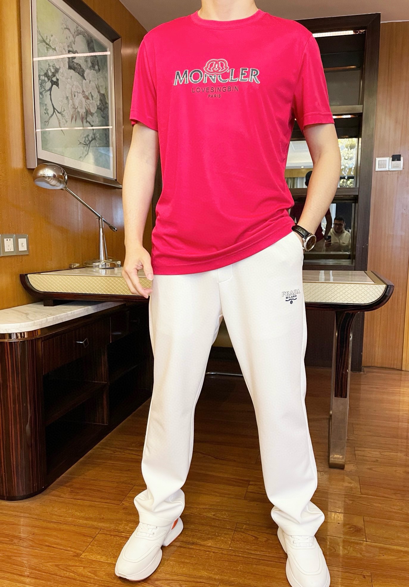 NO:129144,The latest hot T-shirts in the counter in 2025 are shipped, and the most popular items in European and American counters are sold!  Selected Italian imported mercerized cotton fabrics with the latest designs, the unique brand logo on the chest highlights the fashion, and the upper body effect can be seen. The number of codes is 48-56 (model 173/130 wears 48 with Hong Kong Lane Crawford gift box packaging), Moncler,tees, t-shirt,alexander wang19860909蒙口-2025专柜最新爆款t恤出货 欧美专柜热销单品！精选意大利进口丝光棉面料搭配最新的设计,胸前的独特品牌logo彰显时尚 上身效果看得见.码数48-56（模特173/130穿48配香港连卡佛礼盒包装）,,Moncler,tees，t-shirt,alexander wang,Men's clothing