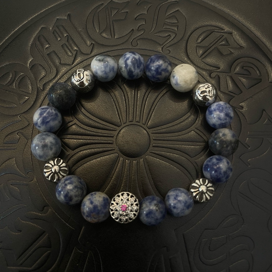 NO:113011,New [Counter Quality] Chrome Hearts Croxin Classic retro multi-element bracelet, Kuaishou/ins/Little Red Book popular, different concave and convex and convex design styles present unique. Cross Scout flowers are Croxin's logo, so they last longer. Genuine version Chrome Hearts Croxin, different from the market, match the quality, look at the details of the letter printing, the degree of retro old gray oxygen. Seiko version!  , jewelry boutique, chrome hearts, chrome hearts, bracelet19860909新款【专柜品质】Chrome Hearts克罗心 经典复古多元素手串手链 ,快手/ins/小红书热门,凹凸造型不同的花纹设计风格呈现出与众不同 十字架童军花是克罗心的标志 所以更经久不衰 正品打版Chrome Hearts克罗心 区别市场普通轻版 对版对标品质 看字印细节 复古做旧灰氧程度.精工版本！,饰品精品,chrome hearts,chrome hearts,bracelet,Jewelry