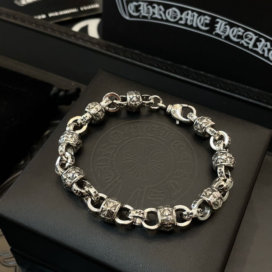 NO:107608,New [Counter Quality] Chrome Hearts Croxin classic retro old cross ball bracelet, original image with different concave and convex shapes, presenting unique styles. Cross Scout flowers are Croxin's ambitions, so they last longer. Genuine version of Chrome Hearts Croxin, different from the market, match the quality, look at the details of the letter printing, retro old gray oxygen level. Seiko version!  !  !  Pure handmade ~ Authentic model opening must-have fashion and fashion, both men and women can wear it, same style for couples, original official website, rock punk style silver style, retro elements, trendy and versatile!  , jewelry boutique, chrome hearts, chrome hearts, bracelet19860909新款【专柜品质】Chrome Hearts克罗心经典复古做旧十字花球手链,原图凹凸造型不同的花纹设计风格 呈现出与众不同 十字架 童军花是克罗心的志 所以更经久不衰 正品打版Chrome Hearts克罗心 区别市场普通轻版 对版对标品质 看字印细节 复古做旧灰氧程度.精工版本！！！ 纯手工打造 ～正品开模潮流时尚必备 男女均可佩戴 情侣同款 官网原版 摇滚朋克泰银风格 复古元素 潮流百搭！,饰品精品,chrome hearts,chrome hearts,bracelet,Jewelry