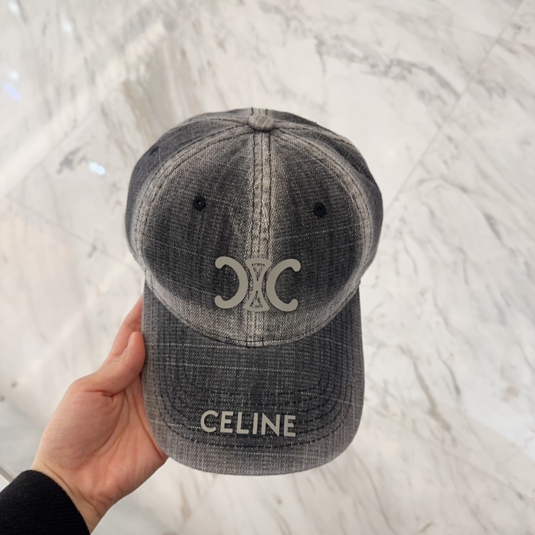 NO:227308,CELINE New denim blue retro baseball hat Take it out for a beautiful travel style, medieval style. This kind of hat is not easy to hit, spot hat, straw hat, fisherman hat, baseball hat, hat, celine, espadrilles, hats19860909CELINE思琳 新款牛仔蓝复古款棒球帽 旅游带它出去美美哒 中古款哟.这种帽子不容易撞款 现货帽子草帽渔夫帽棒球帽,帽子,celine,espadrilles,hats,hat