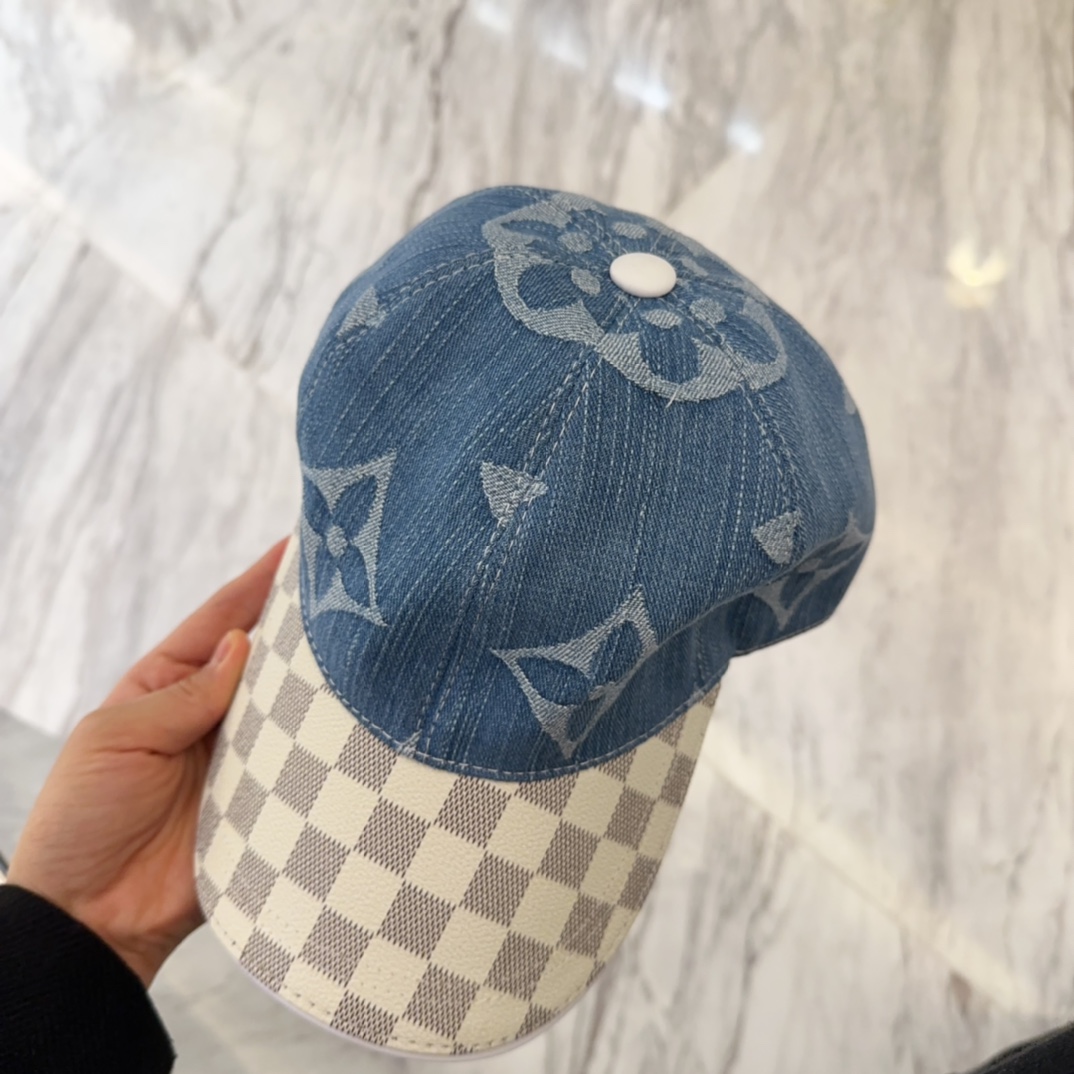


LV路易威登，经典原单棒球帽， LV真皮压花，专柜常年热卖款，口碑极佳，11开模订制，原版头层牛皮