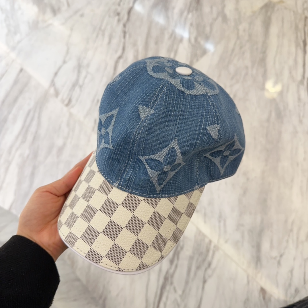 


LV路易威登，经典原单棒球帽， LV真皮压花，专柜常年热卖款，口碑极佳，11开模订制，原版头层牛皮