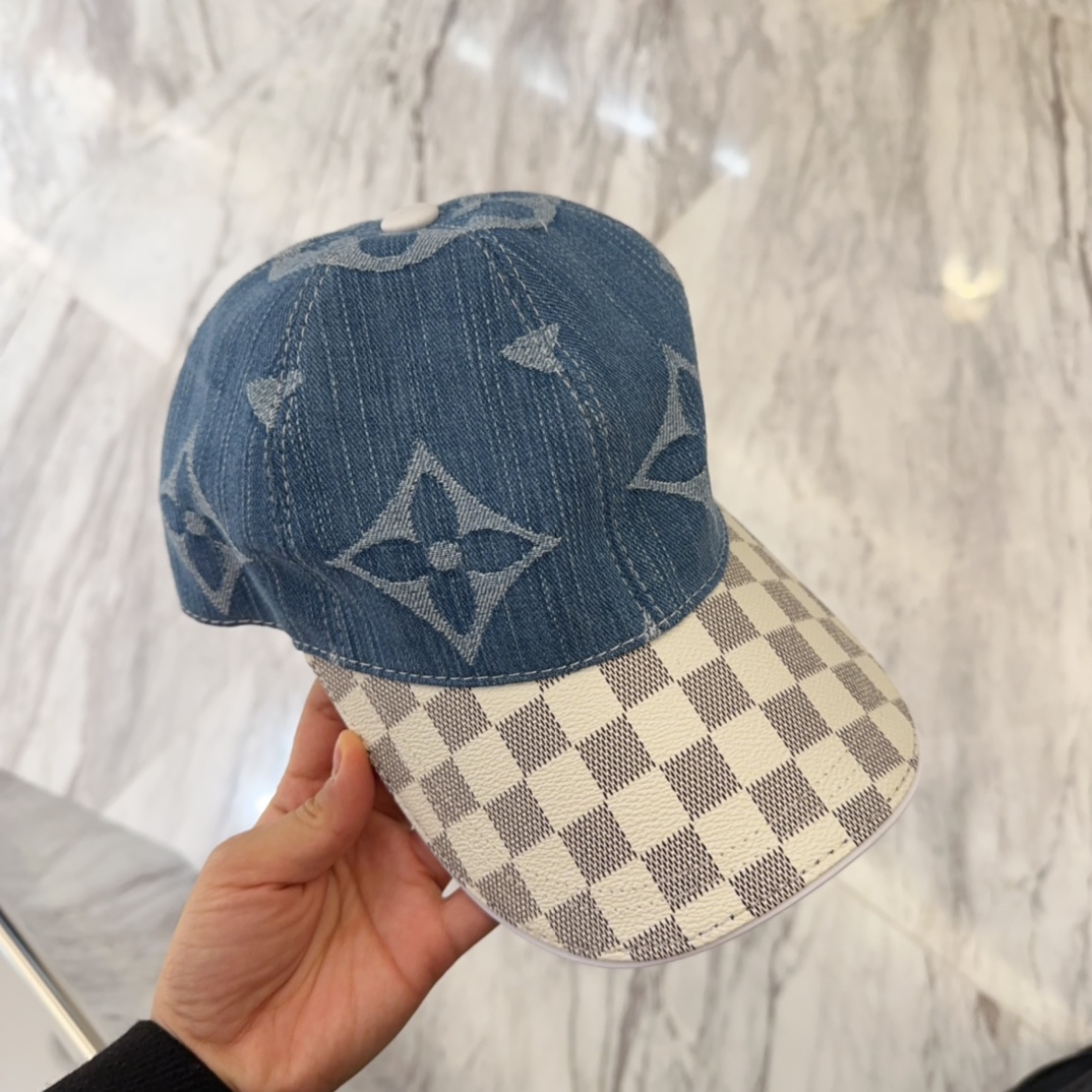 


LV路易威登，经典原单棒球帽， LV真皮压花，专柜常年热卖款，口碑极佳，11开模订制，原版头层牛皮