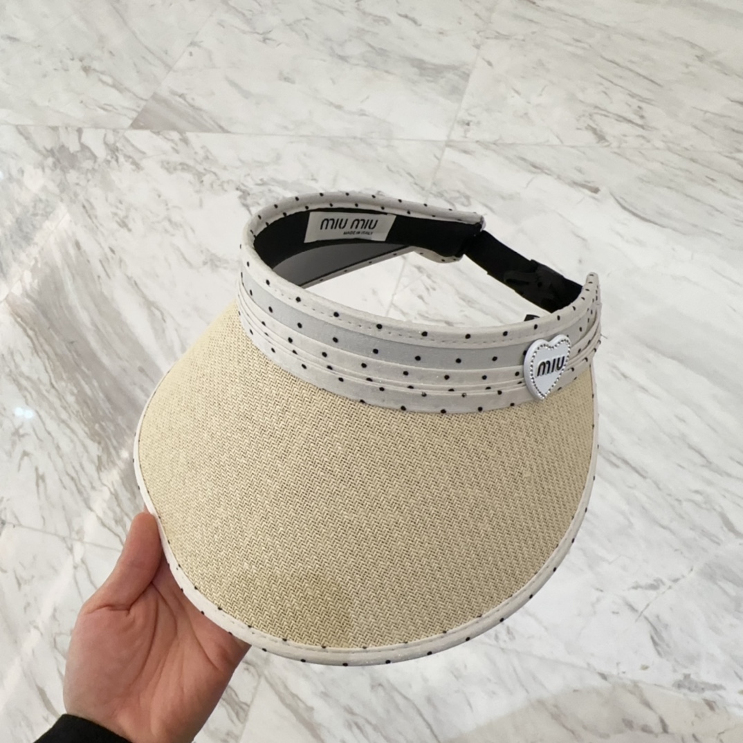 NO:226032,Miumiu Summer empty top hat, running, sun protection, summer essential items, not stuffy, very energetic, super invincible hat, straw hat, fisherman hat, baseball hat, hat, miumiu, espadrilles, hats19860909miumiu 缪缪 夏季空顶帽,跑步遮阳防晒两不误,夏季必备单品,戴着不闷热,非常有活力的一款,超级无敌好看帽子草帽渔夫帽棒球帽,帽子,miumiu,espadrilles,hats,hat