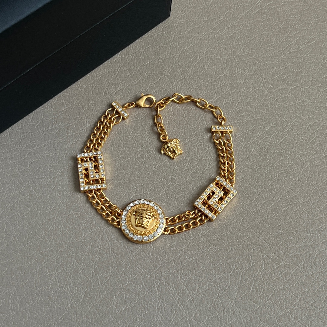 Luxury Italian Brand Van Sage: Mythical Medusa Bracelets and Unique Fashion Empire - 图片 5
