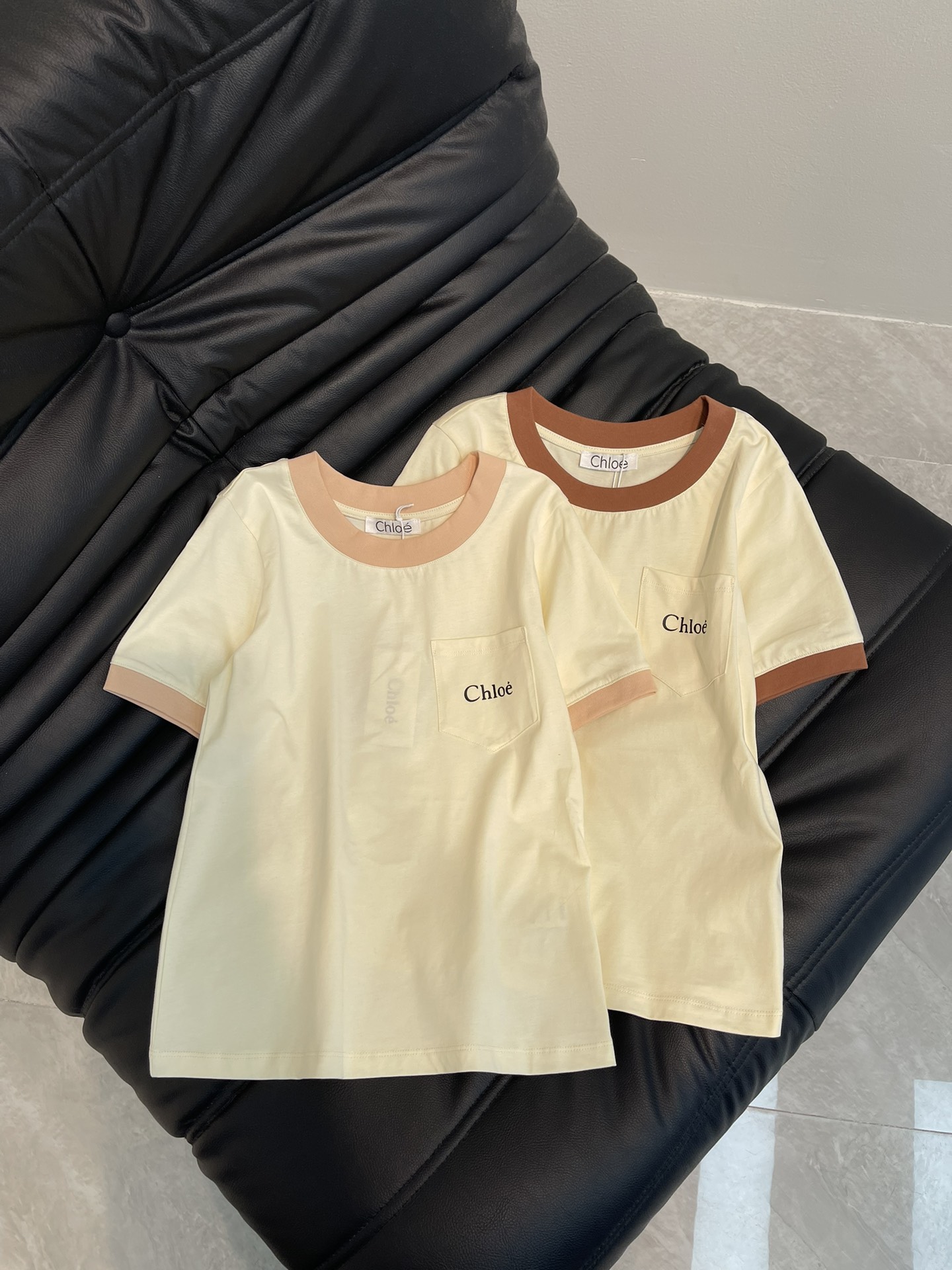 NO:318735,Chlo*25 spring and summer new contrasting short-sleeved T-shirt, exquisite small-size upper body makes you look slim!  Customized latest letter pockets Low-key luxury!  A must-have item for fashionable things unlocks all outfits!  Determine the quality of my home!  Classic items are fashionable and high-end, and the classic style is versatile and not picky!  SML, chloe, T-shirt,tees, t-shirt,alexander wang19860909Chlo*25春夏新品撞色短袖T恤 精致小版型上身巨显瘦！ 定制最新字母口袋 低调奢华！ 时髦精必备单品解锁所有穿搭！ 认准我家品质！经典单品时髦又高级 经典版型百搭不挑人！ SML,,chloe,T-shirt,tees，t-shirt,alexander wang,Women's clothing