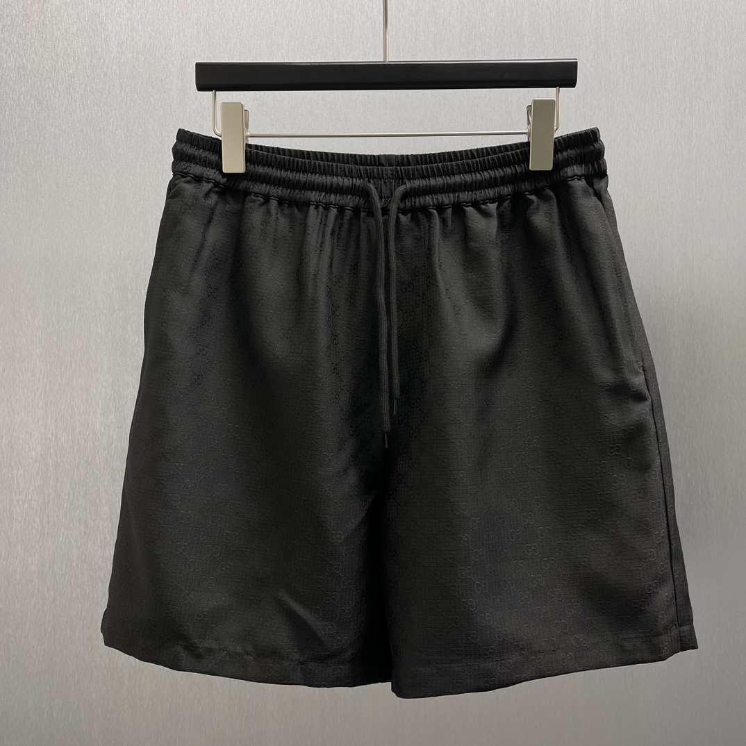 🧧GU Pantalones cortos casuales negros con jacquard doble G Talla: S-XL Estos pantalones cortos presentan un cómodo ton…