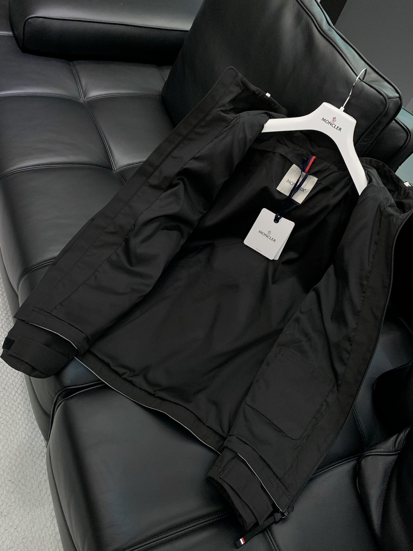 ，Moncler 蒙口，2025春季最新品，专柜同步有售，原单狠货，时尚休闲连帽外套，上身舒适！吸睛而有