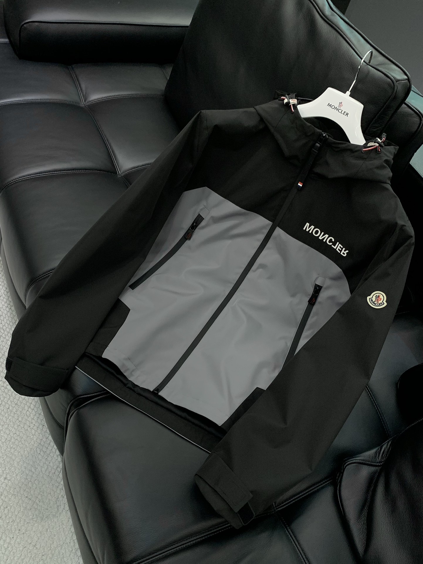 ，Moncler 蒙口，2025春季最新品，专柜同步有售，原单狠货，时尚休闲连帽外套，上身舒适！吸睛而有