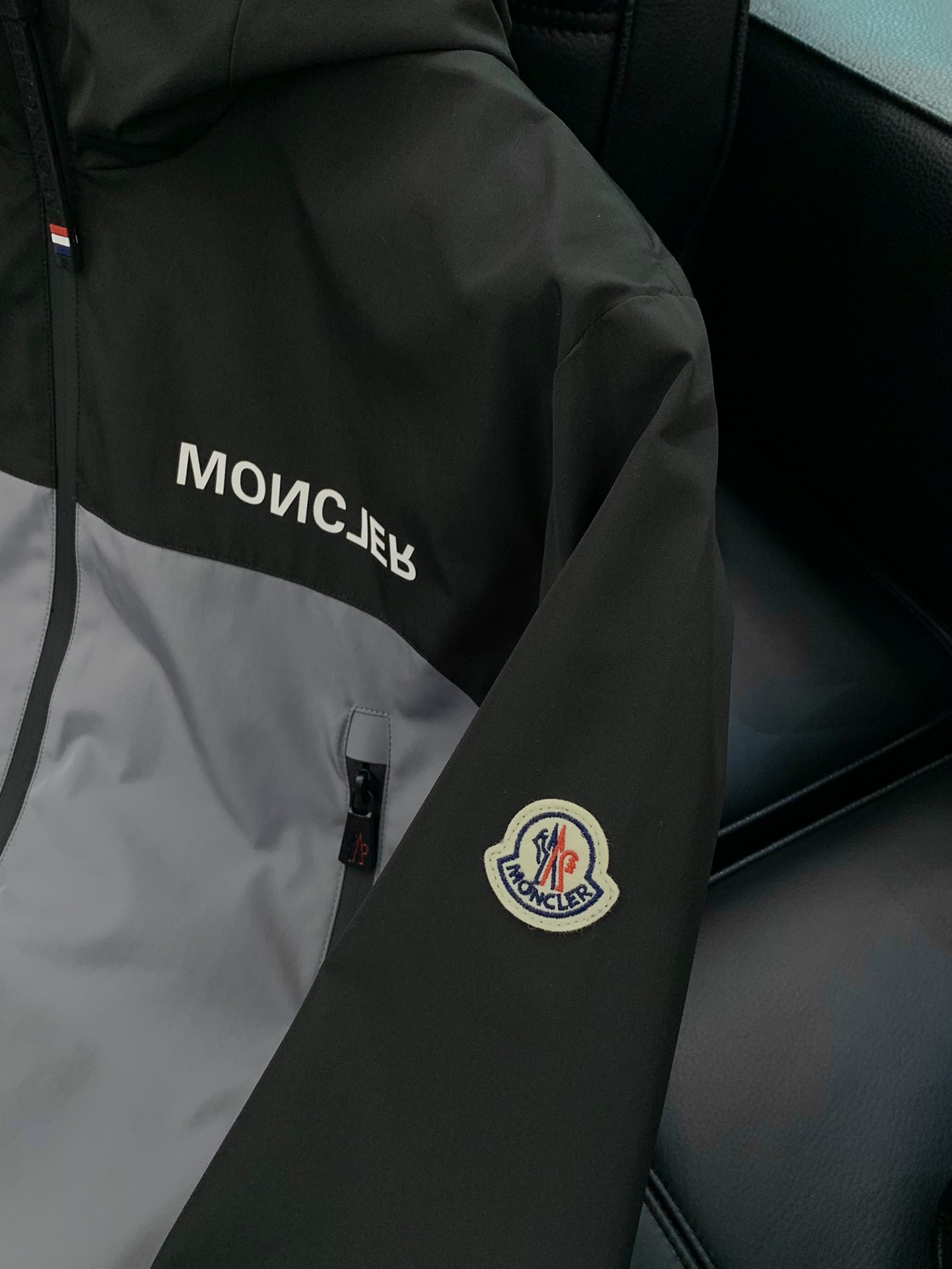 ，Moncler 蒙口，2025春季最新品，专柜同步有售，原单狠货，时尚休闲连帽外套，上身舒适！吸睛而有
