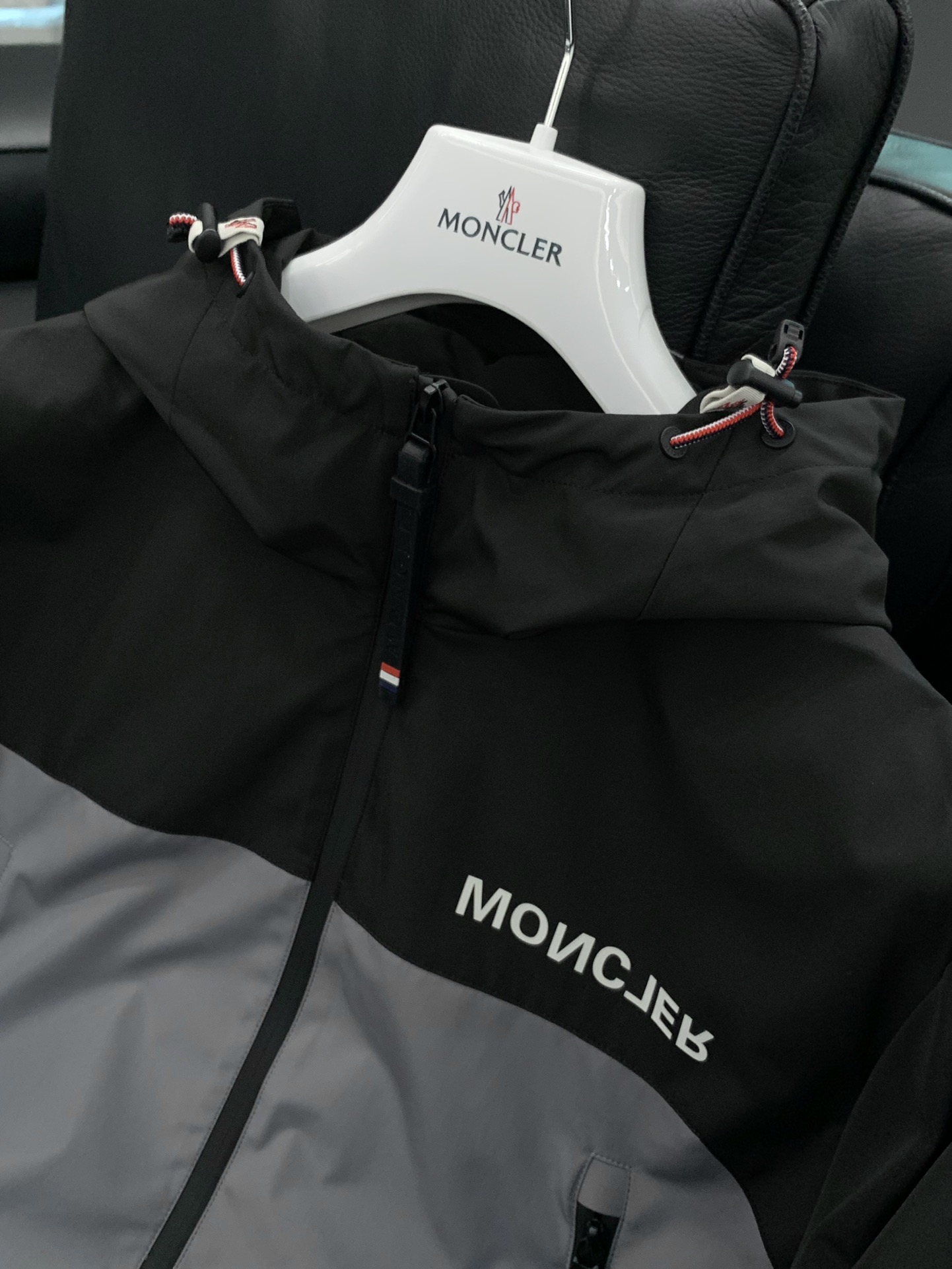 ，Moncler 蒙口，2025春季最新品，专柜同步有售，原单狠货，时尚休闲连帽外套，上身舒适！吸睛而有