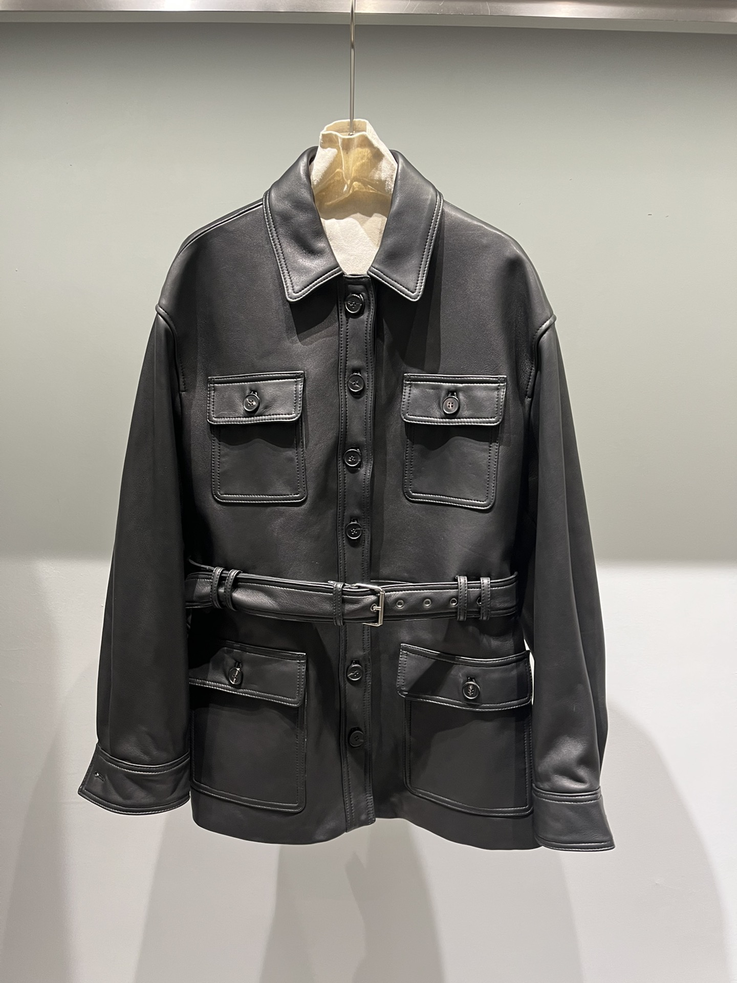 NO:744721,Saint Laurent imported sheepskin workwear leather jacket, classic hunting style, versatile and timeless, Saint Laurent-clothing, saint laurent,leather jacket,sheepskin,19860909圣罗兰进口羊皮工装皮衣,经典猎装款式,百搭不过时,圣罗兰-服装,saint laurent,leather jacket,sheepskin,,Women's clothing