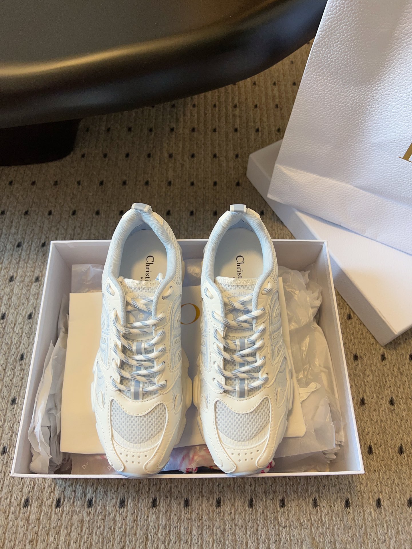 NO:225708,New colors are coming Dio* 25ss star model, the main popular product, the newly released Dior Chrono new casual sports shoes, running shoes, dad shoes, is really cool, full of futuristic feeling! It's really cool!  Once again interprets Dior's cool fashion concept, Lucky Star will bless you with good luck, the new EVA sole is super light and soft! The original version is perfectly replicated!  Size 35-41 (40.41 custom-made non-return and exchange for men 39-45 (45 custom-made non-return and exchange for casual shoes/sports shoes, dior, dior, sneakers19860909新色来袭 Dio* 25ss 明星款 主推爆品 全新发售的迪奥 Dior Chrono 新款休闲运动鞋跑鞋老爹鞋 真的酷毙了,未来感十足! 真的好飒！再次演绎了迪奥酷时尚的理念,幸运星为你加持好运,全新的EVA鞋底超轻超软!原版完美复刻！ 码数女35-41（40.41定制不退换 男39-45（45定制不退换,休闲鞋/运动鞋,dior,dior,sneakers,Women's Shoes