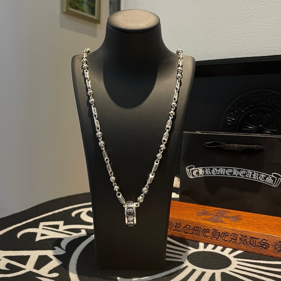 NO:107660,TikTok/Kuaishou/ins/Xiaohongshu/Live Hot, New [Counter Quality] Chrome Hearts Cross Flower Ball Necklace, Ring Pendant, Concave and Convex and Convex Scout Flowers are Croxin's ambition, so they last forever. Genuine version of Chrome Hearts Croxin, different light version of the market, benchmarking quality, looking at the details of the letter printing, retro old gray oxygen level. Seiko version!  !  !  Pure handmade ~ Authentic model opening must-have fashion and fashion, both men and women can wear it, same style for couples, original official website, rock punk style silver style, retro elements, trendy and versatile!  , jewelry boutique, chrome hearts, chrome hearts, necklace, ring19860909批 抖音/快手/ins/小红书/直播热门 ,新款【专柜品质】Chrome Hearts克罗心十字架花球项链 ,戒指吊坠,凹凸造型不同的花纹设计风格 呈现出与众不同 十字架 童军花是克罗心的志 所以更经久不衰 正品打版Chrome Hearts克罗心 区别市场普通轻版 对版对标品质 看字印细节 复古做旧灰氧程度.精工版本！！！ 纯手工打造 ～正品开模潮流时尚必备 男女均可佩戴 情侣同款 官网原版 摇滚朋克泰银风格 复古元素 潮流百搭！,饰品精品,chrome hearts,chrome hearts,necklace,ring,Jewelry