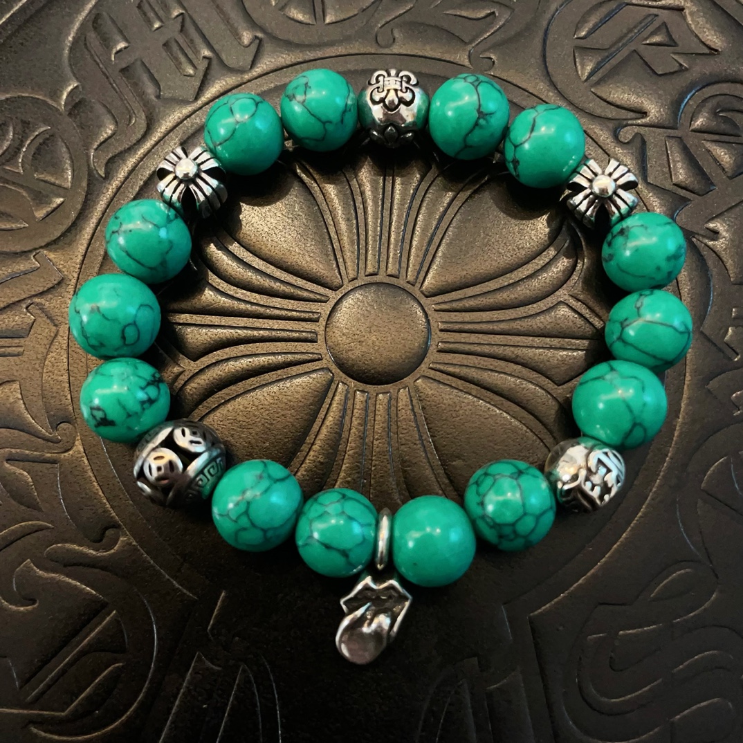 NO:113033,New [Counter Quality] Chrome Hearts Croxin Classic retro multi-element turquoise bracelet, bracelet, different pattern design styles with concave and convex shapes, presenting unique cross Scout flowers are Croxin's ambition, so they last longer. Genuine version of Chrome Hearts Croxin, different from the market, benchmarking the quality of the version, looking at the details of the letter printing, retro old gray oxygen level. Seiko version!  !  !  Pure handmade ~ Authentic model opening must-have fashion and fashion, both men and women can wear it, same style for couples, original official website, rock punk style silver style, retro elements, trendy and versatile!  , jewelry boutique, chrome hearts, chrome hearts, bracelet19860909新款【专柜品质】Chrome Hearts克罗心 经典复古多元素绿松石手链 手串,凹凸造型不同的花纹设计风格 呈现出与众不同 十字架 童军花是克罗心的志 所以更经久不衰 正品打版Chrome Hearts克罗心 区别市场普通轻版 对版对标品质 看字印细节 复古做旧灰氧程度.精工版本！！！ 纯手工打造 ～正品开模潮流时尚必备 男女均可佩戴 情侣同款 官网原版 摇滚朋克泰银风格 复古元素 潮流百搭！,饰品精品,chrome hearts,chrome hearts,bracelet,Jewelry
