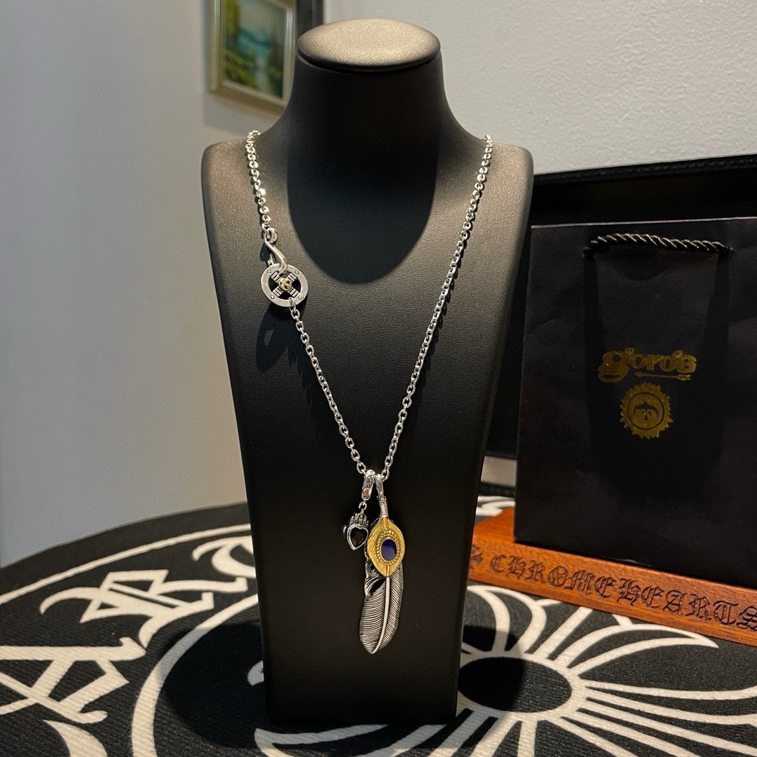 NO:113028,[New Products are on the Shelves] Goro’s Takahashi Goro Feather Pendant, Takahashi Classic Necklace, Top Version, Accepted Exclusive Shooting, Focus on the High-end Market, Kuaishou/ins/Xiaohongshu popular models, absolutely different from ordinary versions!  The details of the picture product are consistent with ZP!  Original production process, precision quality, purely handmade, authentic model opening, fashion essentials, both men and women can wear, same couple style, rock punk silver style, retro elements, trendy and versatile, same style on the official website, fine jewelry, necklace19860909批【新品上架】Goro’s高桥吾郎羽毛吊坠,高桥经典项链,顶级版本,认准独家拍摄,主攻高端市场 ,快手/ins/小红书热门款,绝对区别普通版本！图片产品细节与ZP一致！原版制作工艺 精工品质 纯手工打造 ～正品开模潮流时尚必备 男女均可佩戴 情侣款同款 摇滚朋克泰银风格 复古元素 潮流百搭 官网同款,饰品精品,necklace,Jewelry