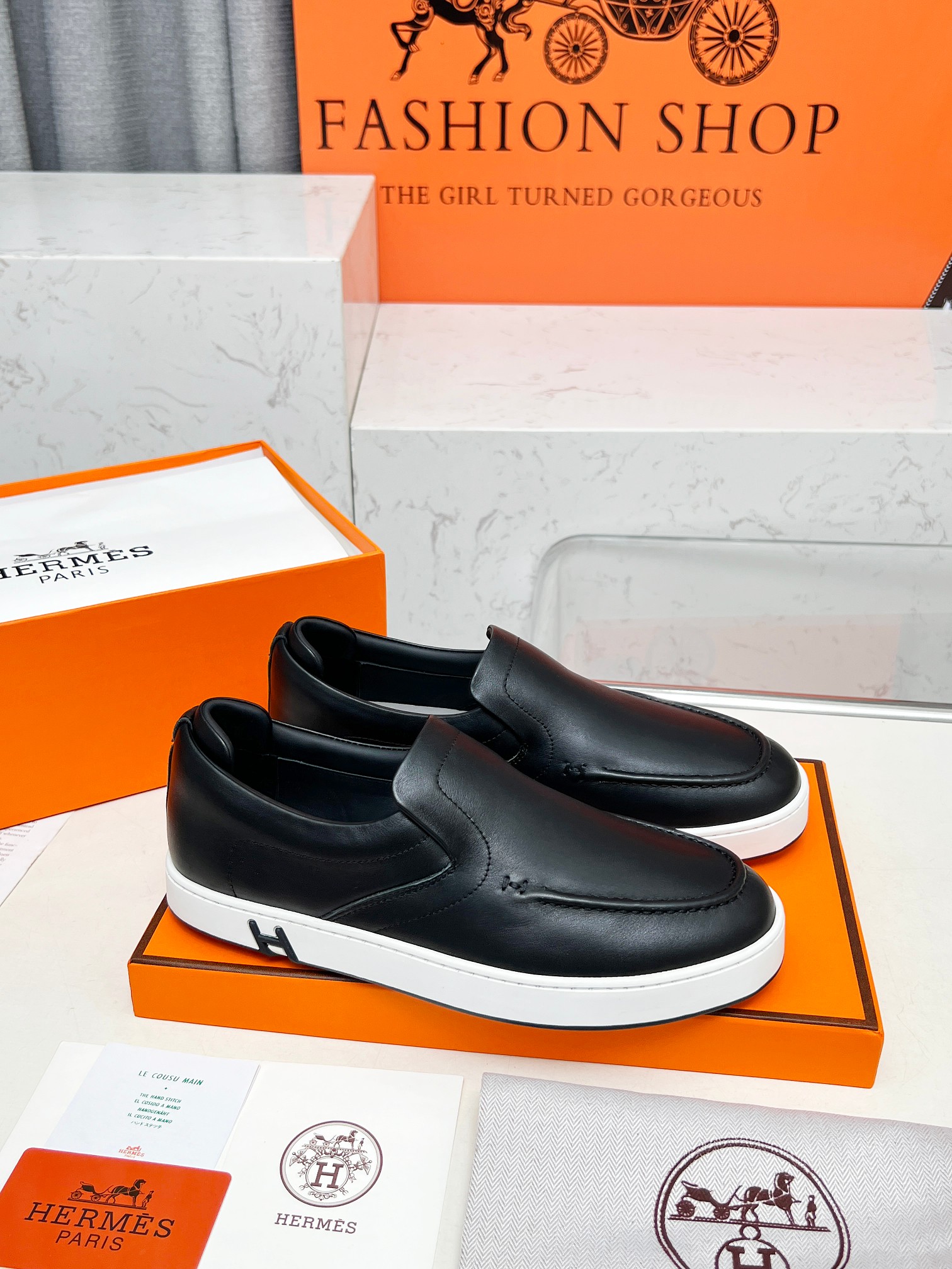 NO:250439,Top version 2025ss Hermès/Hermès Early Spring New Product Kiddy Rabbit Lace-up Casual Sneakers Decorated with the iconic 