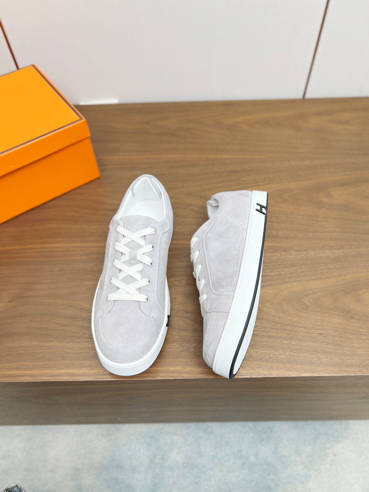 NO:250464,Top version 2025ss Hermès/Hermès Early Spring New Product Kiddy Rabbit Lace-up Casual Sneakers Decorated with the iconic 