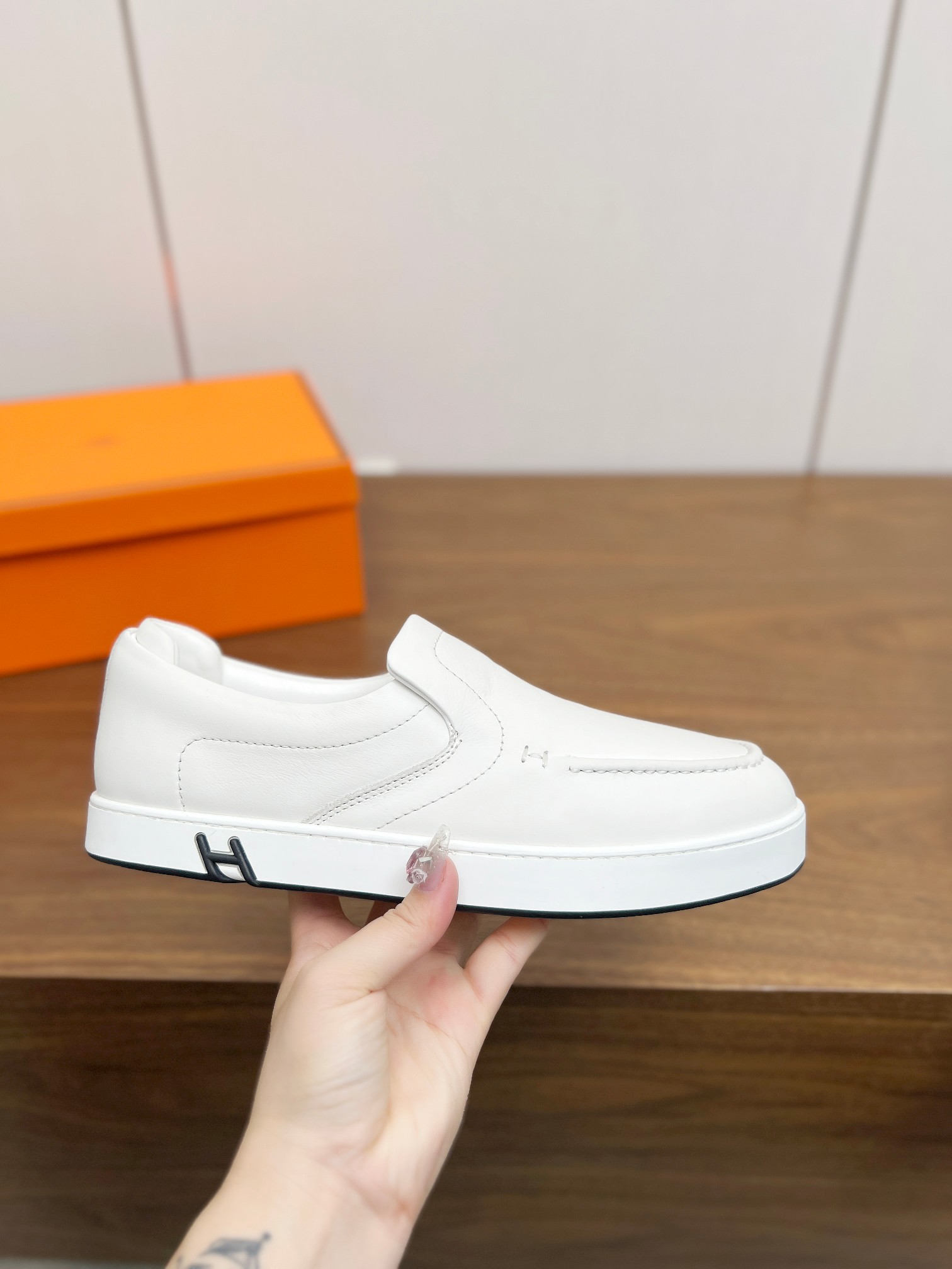 NO:250427,Top version 2025ss Hermès/Hermès Early Spring New Product Kiddy Rabbit Lace-up Casual Sneakers Decorated with the iconic 