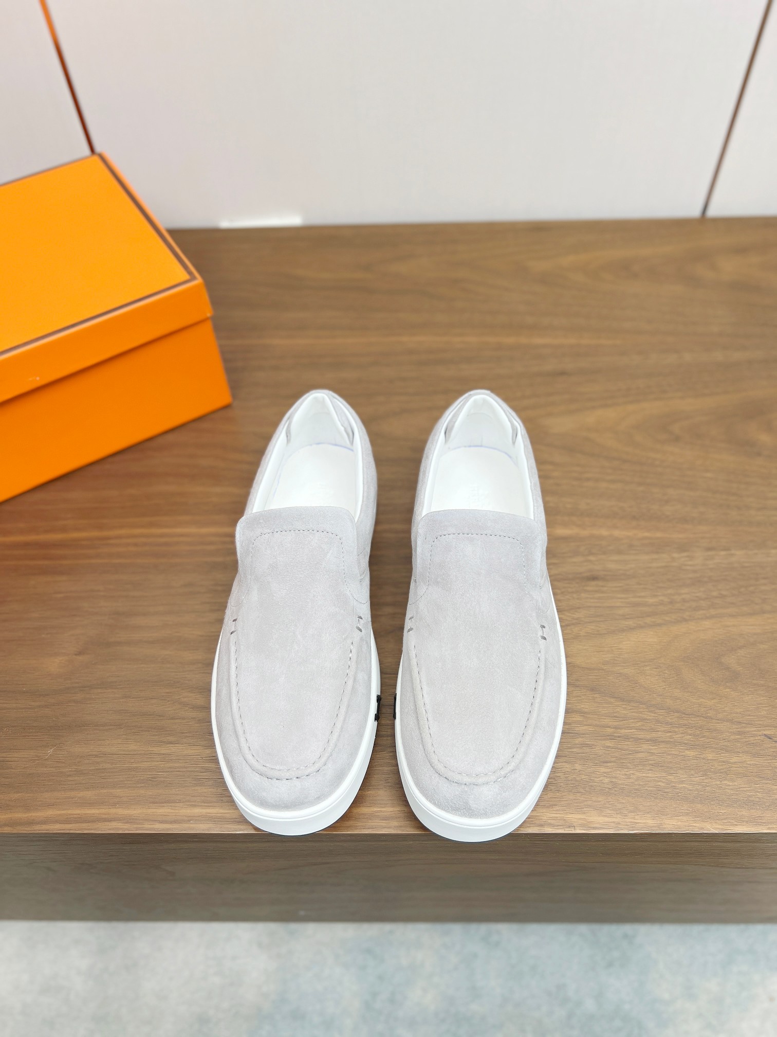 NO:250431,Top version 2025ss Hermès/Hermès Early Spring New Product Kiddy Rabbit Lace-up Casual Sneakers Decorated with the iconic 