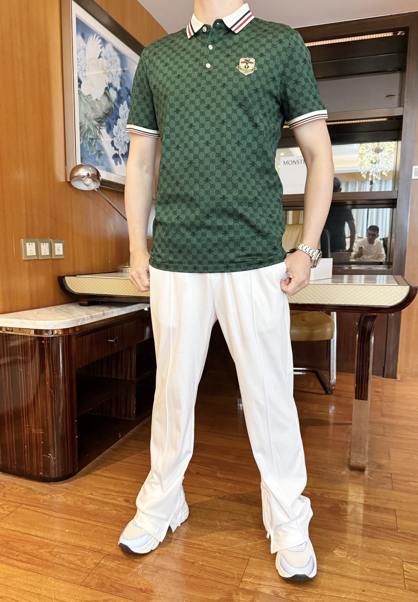 NO:130827,Guqi-2025 counter latest hot polo shipments, hot-selling items in Paris counters!  Selected Italian imported mercerized cotton fabrics with fashionable designs, exquisite badge embroidery on the chest and double G logos throughout the body show style. You deserve it. Size 48-58 (model 173/130 wears 50, with Hong Kong Lane Crawford gift box packaging),,alexander wang19860909古琦-2025专柜最新爆款polo出货 巴黎专柜热销单品！精选意大利进口丝光精棉面料搭配时尚的设计,胸前的精致徽章刺绣和通体的双g标志相当彰显格调 您值得拥有.尺码48-58（模特173/130穿50,配香港连卡佛礼盒包装）,,alexander wang,Men's clothing