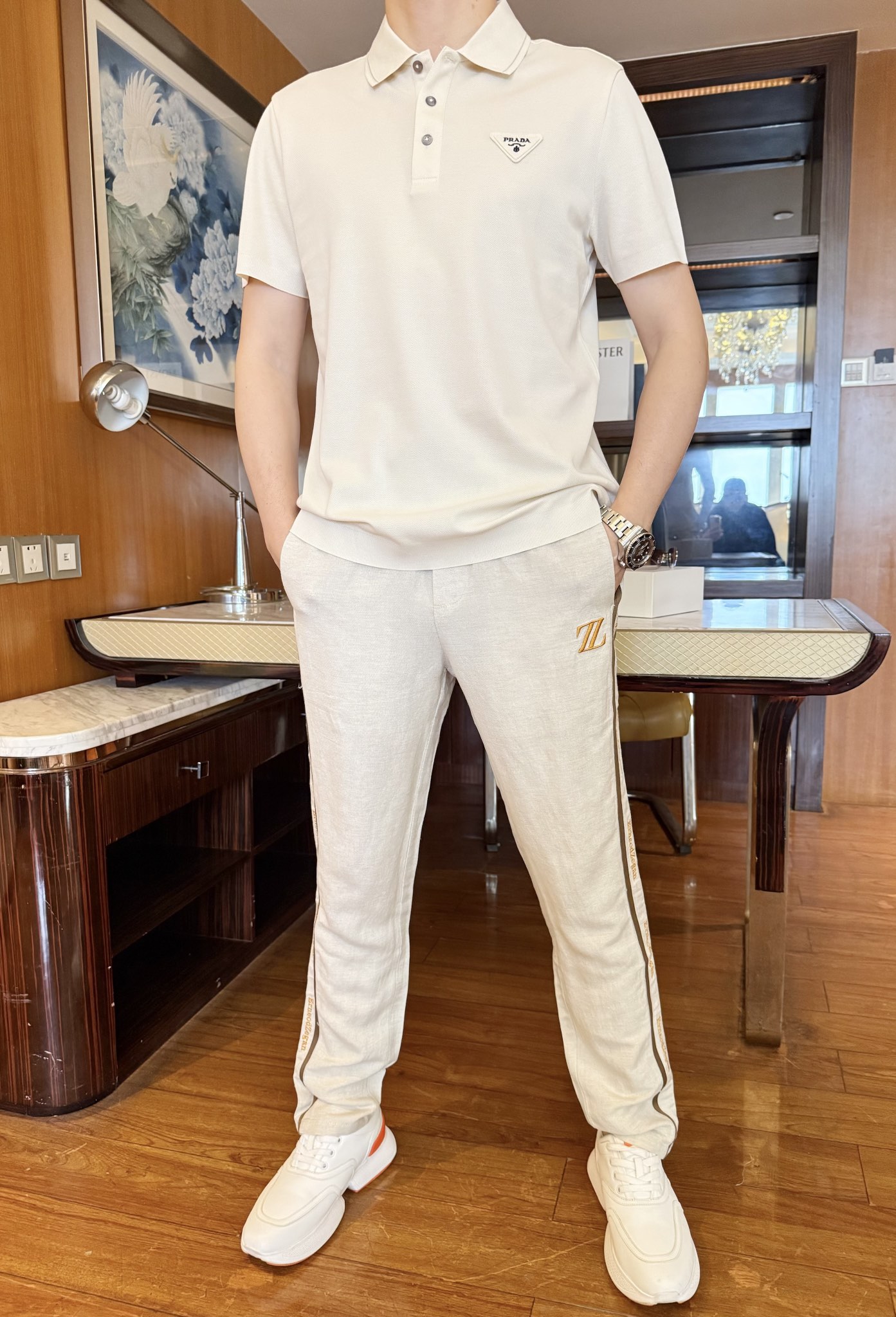 NO:130833,Prada-2025 counter latest short-sleeved products are available, and European and American counters are popular!  Selected Italian imported fine cotton fabrics with the latest designs. The brand triangle logo on the chest is definitely suitable for you who are low-key and connotated. Size 48--56 (model 173/130 wears 48 sizes, equipped with Hong Kong Lane Crawford boutique gift box packaging), prada, T-shirt, alexander wang19860909普拉达-2025专柜最新款短袖到货 欧美专柜热销单品！精选意大利进口精棉面料搭配最新的设计 胸口的品牌三角标绝对适合低调有内涵的您.尺码48--56码（模特173/130穿48码,配香港连卡佛精品礼盒包装）,,prada,T-shirt,alexander wang,Men's clothing