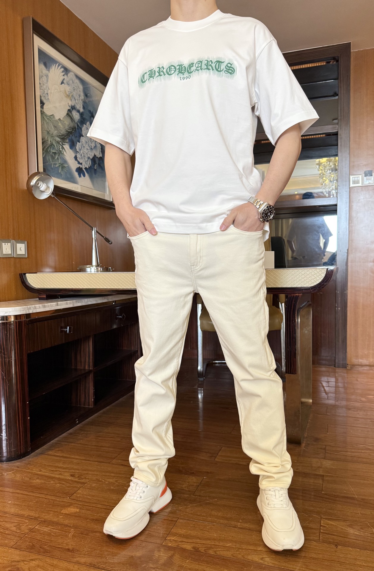 NO:130848,Crowxin-2025 counter latest hot T-shirt shipment, hot-selling items in European and American counters!  Selected Italian imported fine cotton fabrics with the latest designs, the unique brand print on the chest highlights the fashion, and the upper body effect can be seen. The number of codes is 48-56 (model 173/130 wears 48, with Hong Kong Lane Crawford gift box packaging), chrome hearts,tees, t-shirt, alexander wang19860909克罗心-2025专柜最新爆款T恤出货 欧美专柜热销单品！精选意大利进口精棉面料搭配最新的设计,胸前的独特品牌印花彰显时尚 上身效果看得见.码数48-56（模特173/130穿48,配香港连卡佛礼盒包装）,,chrome hearts,tees，t-shirt,alexander wang,Men's clothing