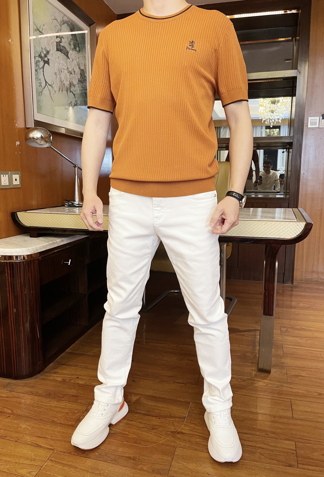 NO:130826,Givenchy-2025 counter latest hot T-shirts are shipped, and European and American counters are released simultaneously!  Selected Italian imported Tennis knitted   recycled fiber fabrics with the latest design, the unique embroidery logo on the chest highlights the style, and the upper body effect needs no more. Size: M-3XL (model 173/130 wearing M size, with Hong Kong Lane Crawford gift box packaging), givennchy,tees, t-shirt, alexander wang19860909纪梵希-2025专柜最新爆款T恤出货 欧美专柜同步发售！精选意大利进口天丝针织 再生纤维面料搭配最新的设计,胸口独特的刺绣标志彰显格调 上身效果不用多说.尺码:M-3XL（模特173/130穿M码,配香港连卡佛礼盒包装）,,givenchy,tees，t-shirt,alexander wang,Men's clothing