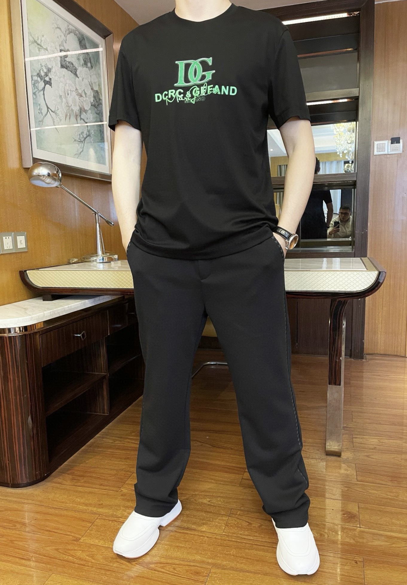 NO:130851,Dolce & Gabbana - 2025 latest round neck T-shirt shipment, hot-selling items in European and American counters!  Selected imported Italian silk cotton, matched with the latest design, the brand logo on the chest highlights fashion. You are definitely worth collecting. Number of codes 48-56 (model 173/130 wears 48, with Hong Kong Lane Crawford gift box packaging), Dolce & Gabbana, tees, t-shirt, alexander wang19860909杜嘉班纳-2025最新圆领T恤出货 欧美专柜热销单品！精选意大利进口天丝棉,搭配最新的设计,胸前的品牌标志彰显时尚 您绝对值得珍藏.码数48-56（模特173/130穿48,配香港连卡佛礼盒包装）,,Dolce&Gabbana,tees，t-shirt,alexander wang,Men's clothing