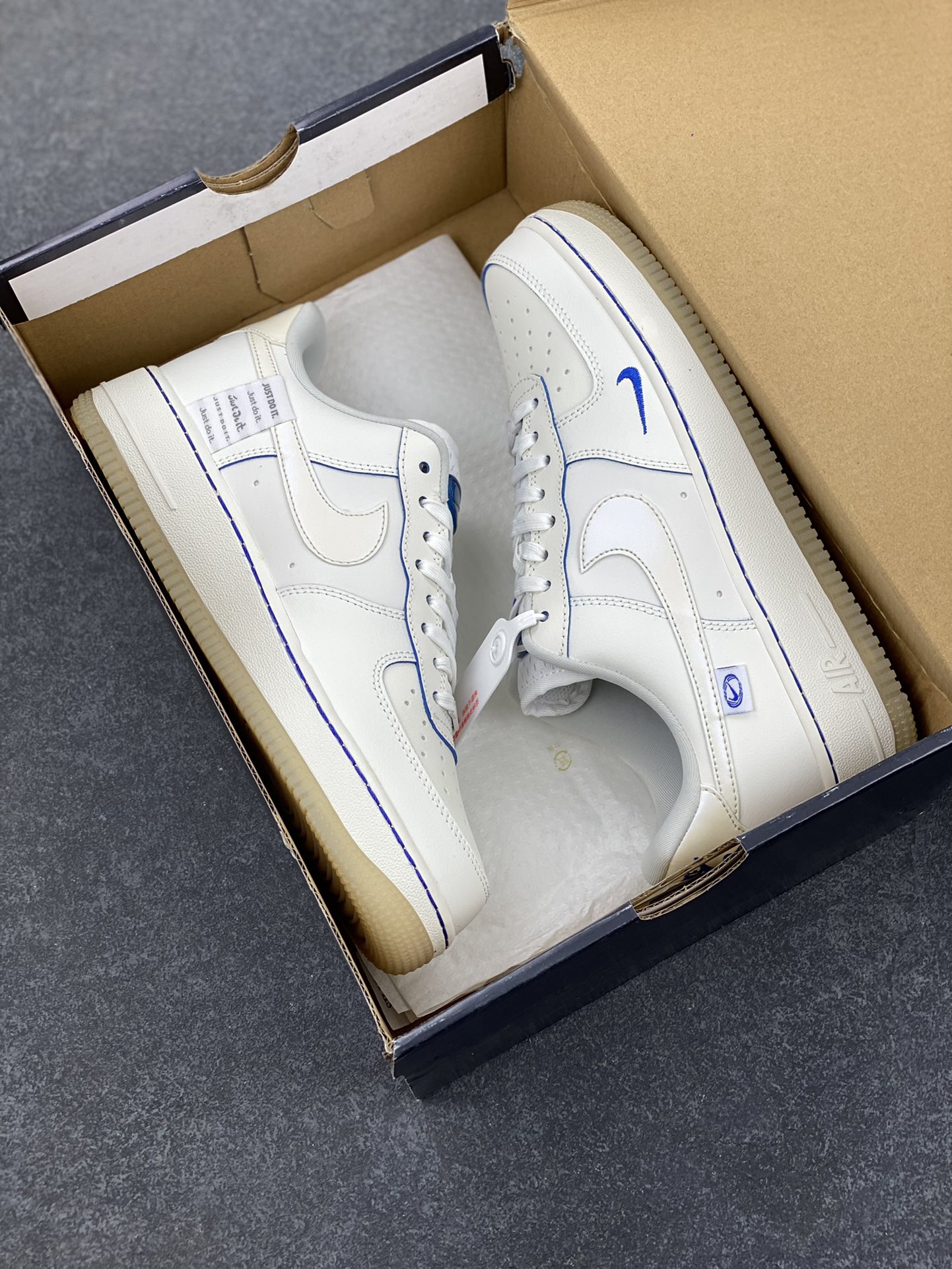 图片[9]-福利特价 Nike Air Force 1 Low 07 布鲁克林群岛白蓝 原楦头原纸板 打造纯正空军版型 专注外贸渠道 全掌内置蜂窝气垫 #原盒配件 原厂中底钢印、拉帮完美 货号：FB1839-111 尺码：36 36.5 37.5 38 38.5 39 40 40.5 41 42 42.5 43 44 44.5 45-选品中心