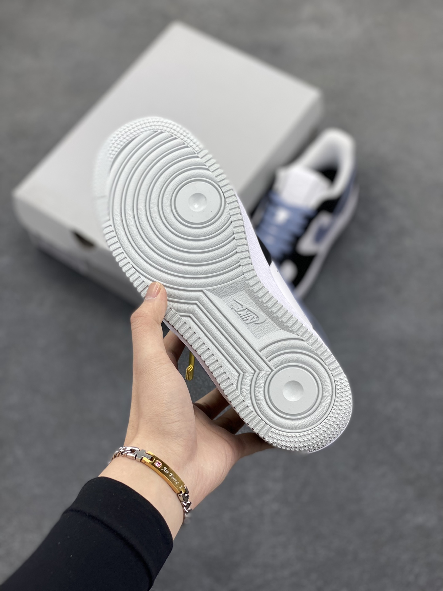 图片[5]-福利特价 Nike Air Force 1 Low 白黑灰 空军一号低帮运动休闲板鞋 原楦头原纸板 打造纯正空军版型#专注外贸渠道 全掌内置蜂窝气垫 #原盒配件 原厂中底钢印、拉帮完美 货号：FD9065-100 尺码：36 36.5 37.5 38 38.5 39 40 40.5 41 42 42.5 43 44 44.5 45-选品中心