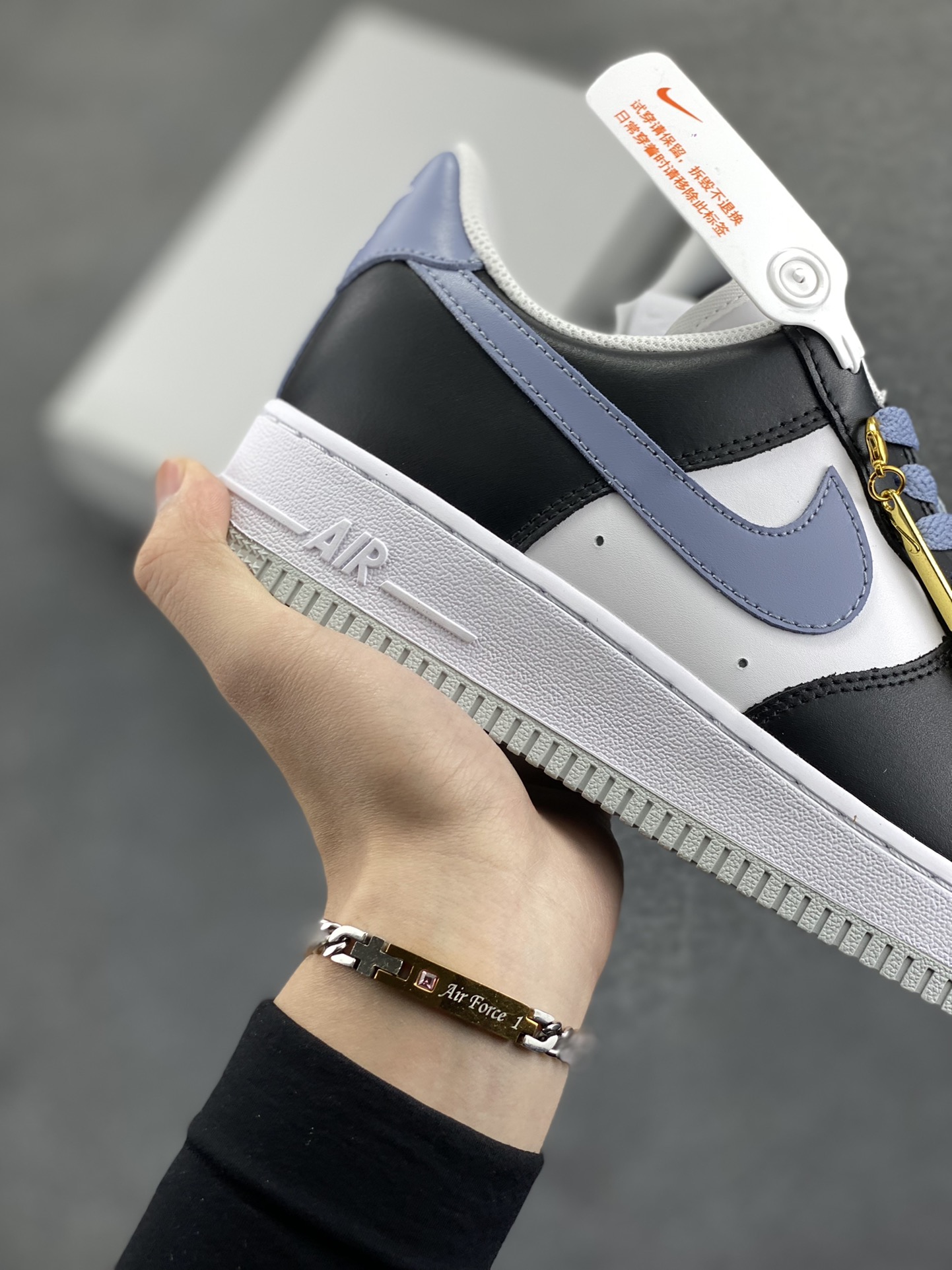 图片[6]-福利特价 Nike Air Force 1 Low 白黑灰 空军一号低帮运动休闲板鞋 原楦头原纸板 打造纯正空军版型#专注外贸渠道 全掌内置蜂窝气垫 #原盒配件 原厂中底钢印、拉帮完美 货号：FD9065-100 尺码：36 36.5 37.5 38 38.5 39 40 40.5 41 42 42.5 43 44 44.5 45-选品中心