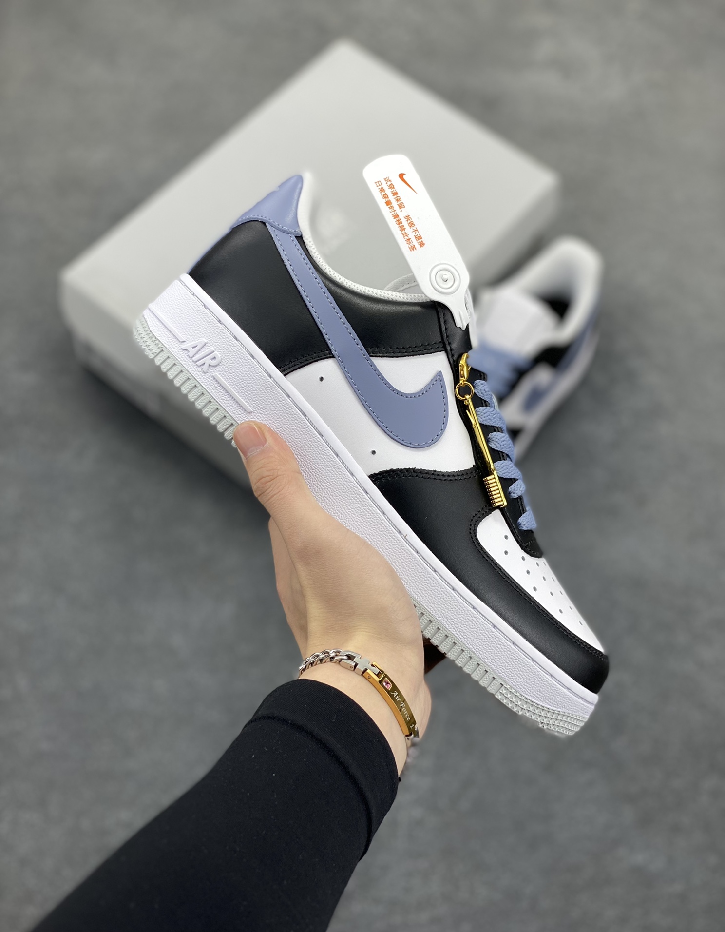 福利特价 Nike Air Force 1 Low 白黑灰 空军一号低帮运动休闲板鞋 原楦头原纸板 打造纯正空军版型#专注外贸渠道 全掌内置蜂窝气垫 #原盒配件 原厂中底钢印、拉帮完美 货号:FD9065-100 尺码:36 36.5 37.5 38 38.5 39 40 40.5 41 42 42.5 43 44 44.5 45-选品中心