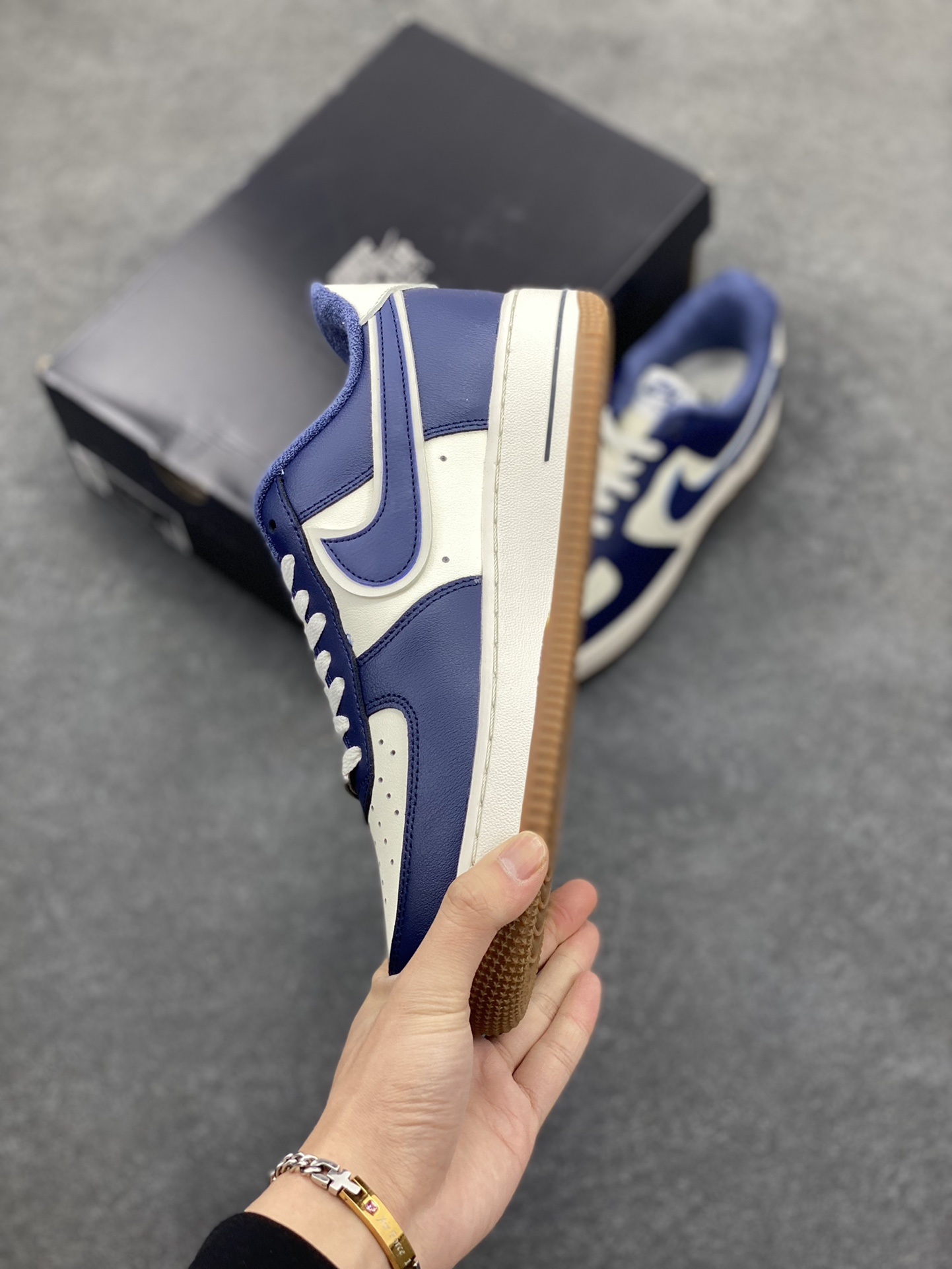 图片[3]-福利特价 Air Force 1 \’07 Low 海军蓝生胶 原楦头原纸板 纯正空军版型 专注外贸渠道 全掌内置蜂窝气垫 #原盒配件 原厂中底钢印、拉帮完美 货号：DQ7659-101 尺码：36 36.5 37.5 38 38.5 39 40 40.5 41 42 42.5 43 44 44.5 45-选品中心