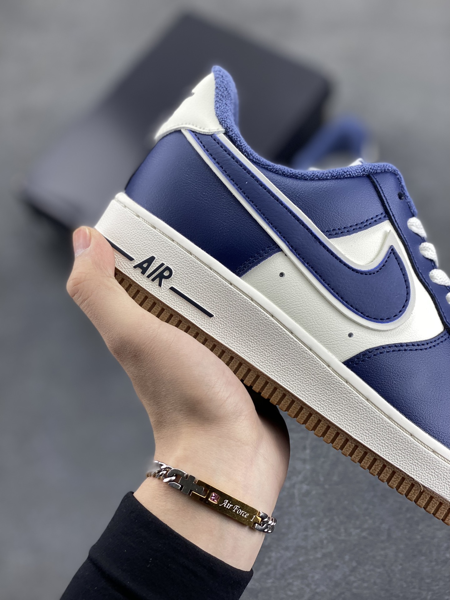 图片[6]-福利特价 Air Force 1 \’07 Low 海军蓝生胶 原楦头原纸板 纯正空军版型 专注外贸渠道 全掌内置蜂窝气垫 #原盒配件 原厂中底钢印、拉帮完美 货号：DQ7659-101 尺码：36 36.5 37.5 38 38.5 39 40 40.5 41 42 42.5 43 44 44.5 45-选品中心