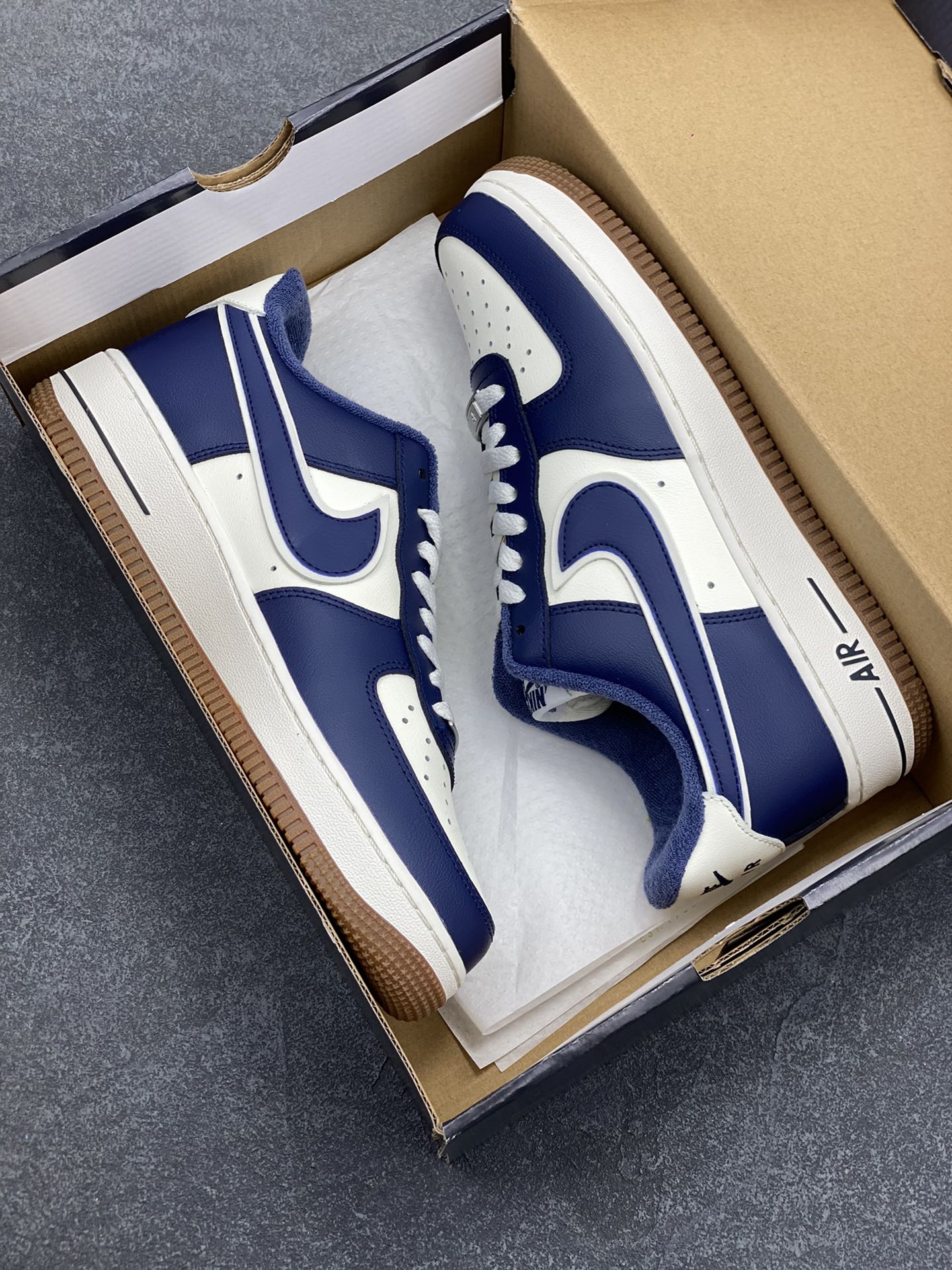 图片[9]-福利特价 Air Force 1 \’07 Low 海军蓝生胶 原楦头原纸板 纯正空军版型 专注外贸渠道 全掌内置蜂窝气垫 #原盒配件 原厂中底钢印、拉帮完美 货号：DQ7659-101 尺码：36 36.5 37.5 38 38.5 39 40 40.5 41 42 42.5 43 44 44.5 45-选品中心