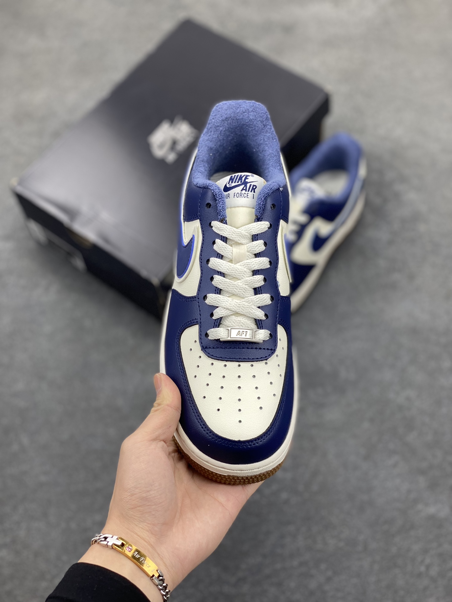 图片[2]-福利特价 Air Force 1 \’07 Low 海军蓝生胶 原楦头原纸板 纯正空军版型 专注外贸渠道 全掌内置蜂窝气垫 #原盒配件 原厂中底钢印、拉帮完美 货号：DQ7659-101 尺码：36 36.5 37.5 38 38.5 39 40 40.5 41 42 42.5 43 44 44.5 45-选品中心