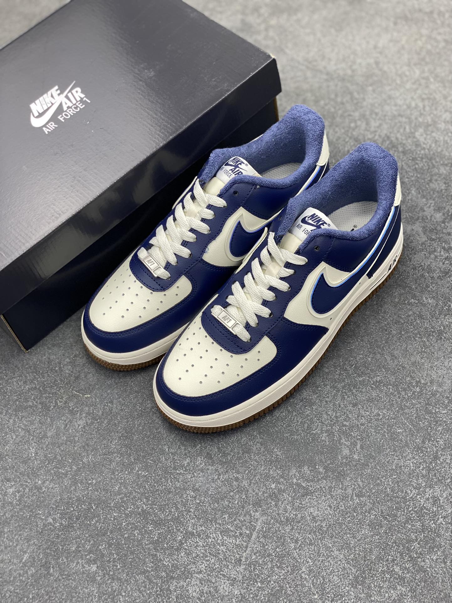 图片[8]-福利特价 Air Force 1 \’07 Low 海军蓝生胶 原楦头原纸板 纯正空军版型 专注外贸渠道 全掌内置蜂窝气垫 #原盒配件 原厂中底钢印、拉帮完美 货号：DQ7659-101 尺码：36 36.5 37.5 38 38.5 39 40 40.5 41 42 42.5 43 44 44.5 45-选品中心