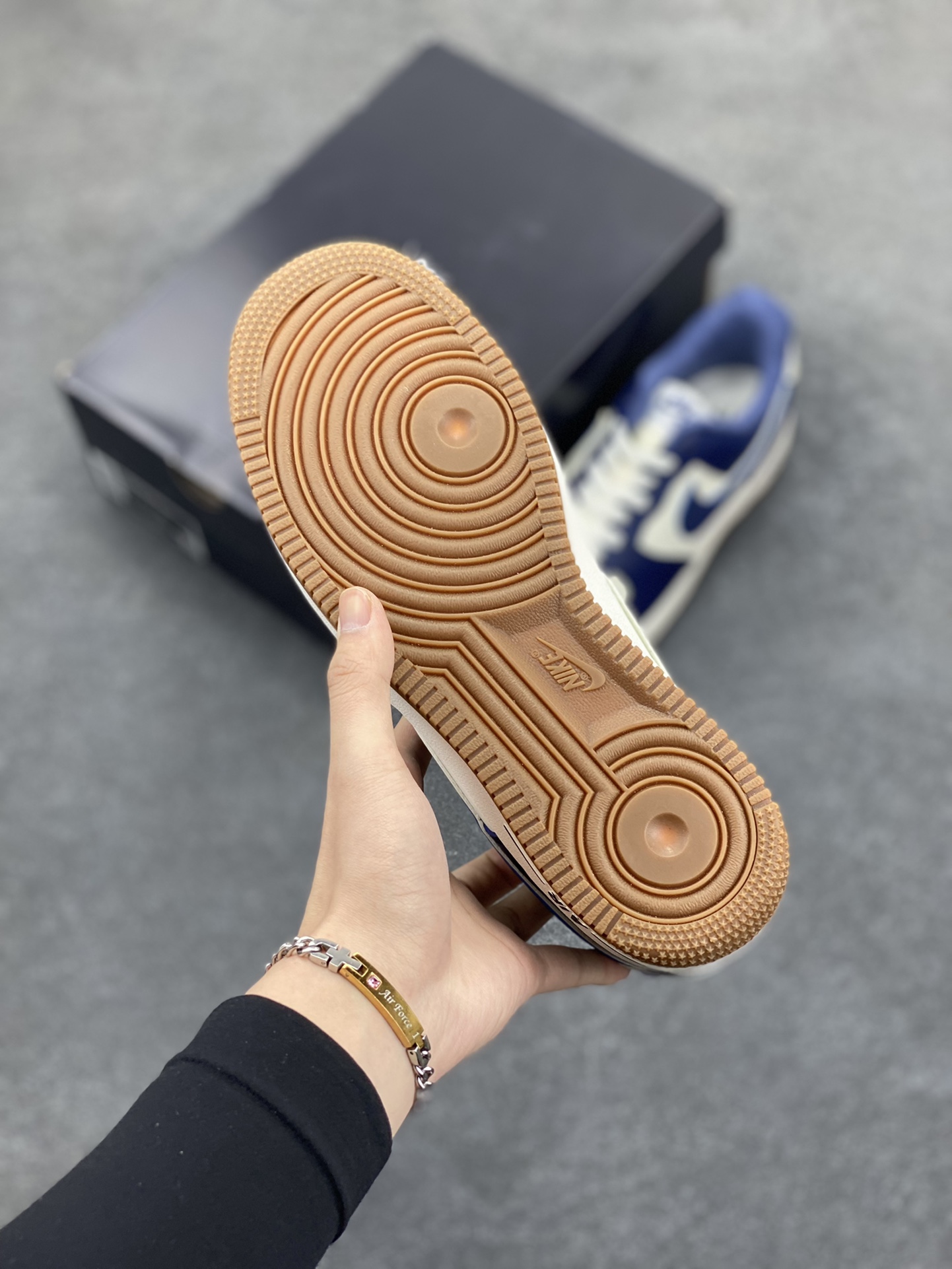 图片[5]-福利特价 Air Force 1 \’07 Low 海军蓝生胶 原楦头原纸板 纯正空军版型 专注外贸渠道 全掌内置蜂窝气垫 #原盒配件 原厂中底钢印、拉帮完美 货号：DQ7659-101 尺码：36 36.5 37.5 38 38.5 39 40 40.5 41 42 42.5 43 44 44.5 45-选品中心