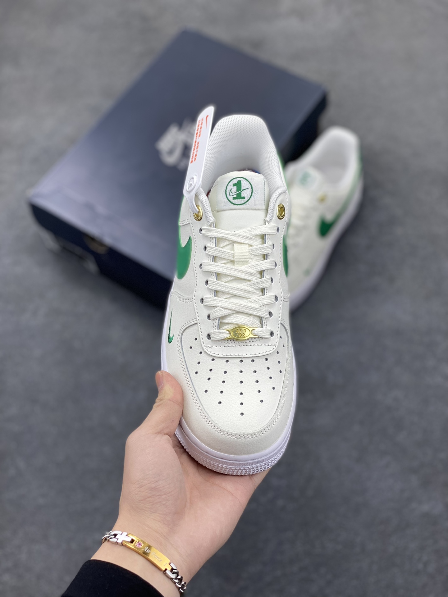 图片[2]-福利特价 NK Air Force 1\’07\”Malachite\”空军一号经典低帮百搭休闲运动板鞋“皮革白孔雀绿40周年” 原楦头原纸板 打造纯正空军版型#专注外贸渠道 全掌内置蜂窝气垫 #原盒配件 原厂中底钢印、拉帮完美 货号：DQ7658-101 尺码：36 36.5 37.5 38 38.5 39 40 40.5 41 42 42.5 43 44 44.5 45-选品中心