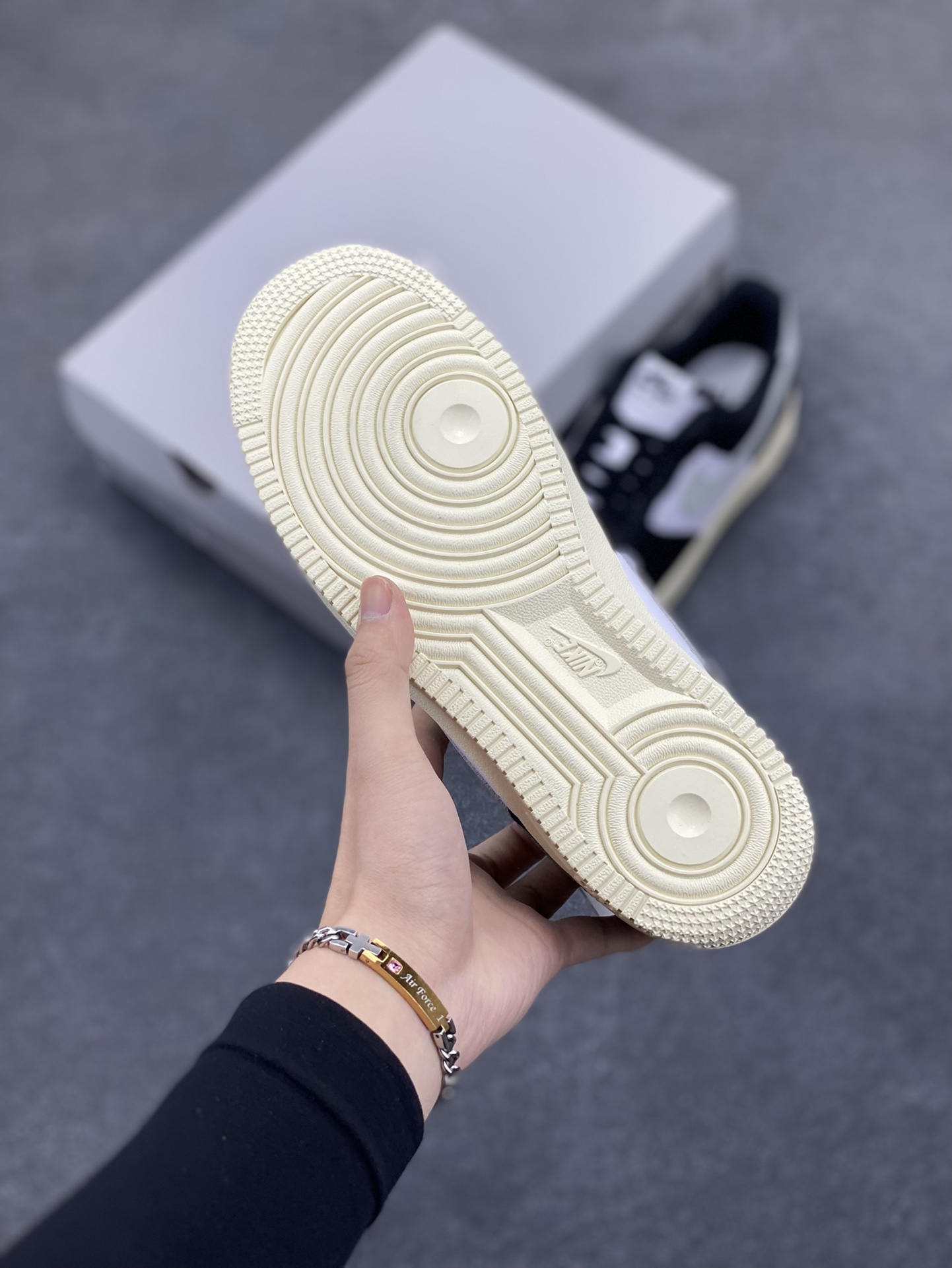 图片[5]-福利特价 Nike Air Force 1 Low 白黑灰 空军一号低帮运动休闲板鞋 原楦头原纸板 打造纯正空军版型#专注外贸渠道 全掌内置蜂窝气垫 #原盒配件 原厂中底钢印、拉帮完美 货号：FQ6848-101 尺码：36 36.5 37.5 38 38.5 39 40 40.5 41 42 42.5 43 44 44.5 45-选品中心